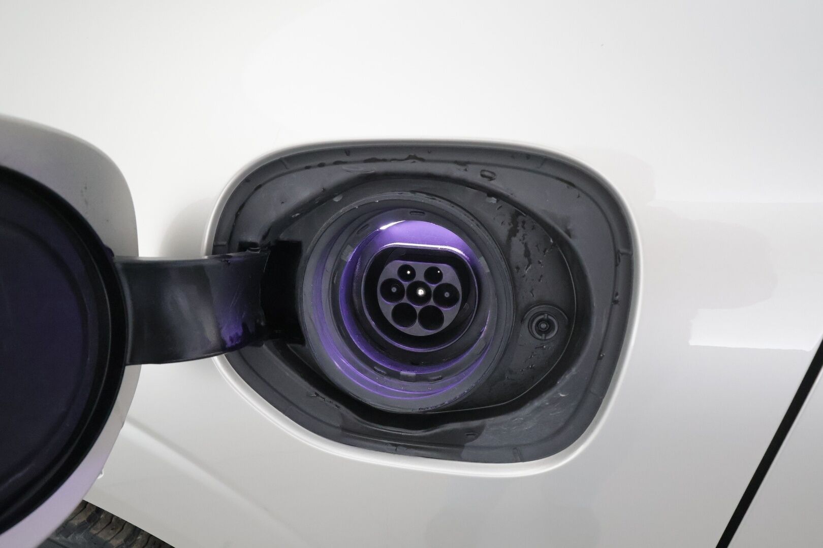 Volvo XC60 2021 T6 TwE AWD Business Inscription aut. * ACC / Panorama / Muistipenkki / Webasto / Koukku / BLIS / Vaaleat nahat * - Suomi-auto / Akku kuntotarkastettu / Kahdet renkaat aluvanteilla / Merkkihuollettu