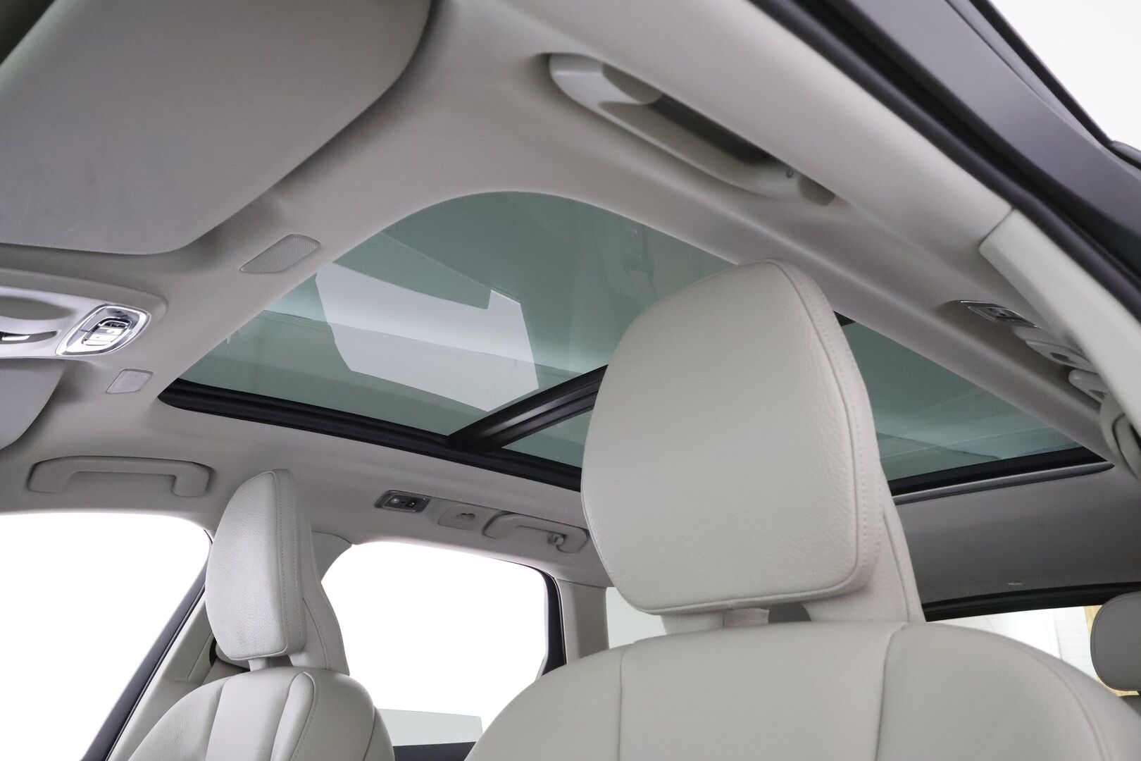 Volvo XC60 2021 T6 TwE AWD Business Inscription aut. * ACC / Panorama / Muistipenkki / Webasto / Koukku / BLIS / Vaaleat nahat * - Suomi-auto / Akku kuntotarkastettu / Kahdet renkaat aluvanteilla / Merkkihuollettu