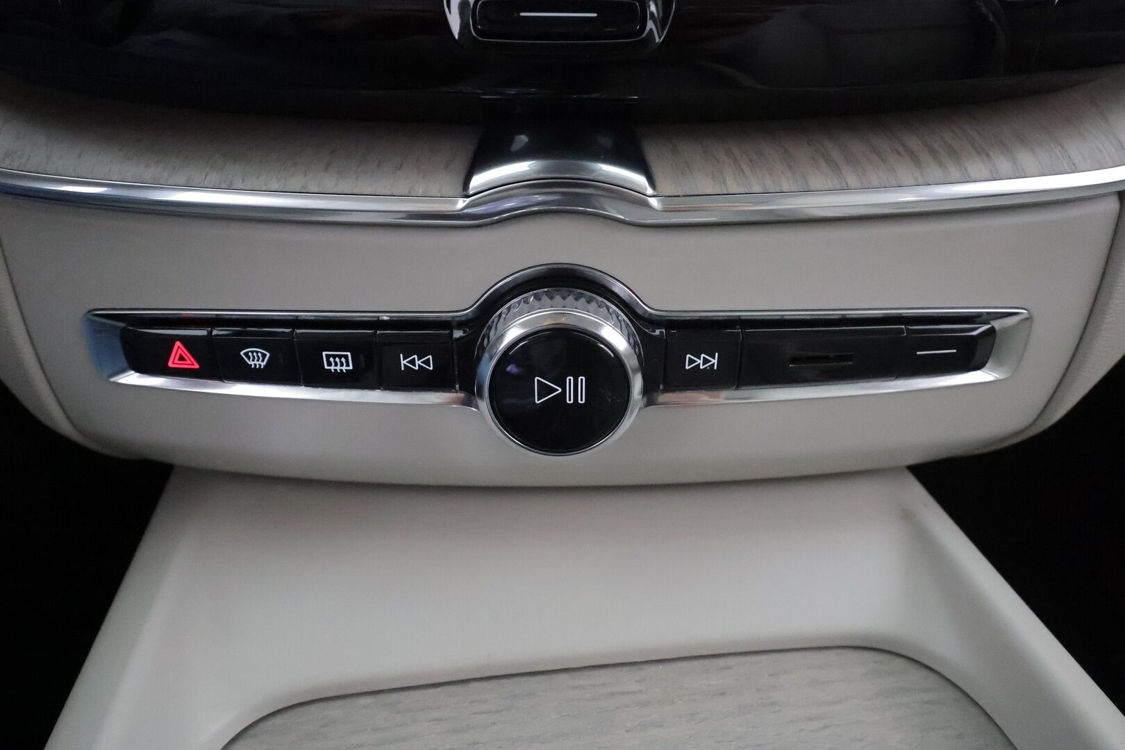 Volvo XC60 2021 T6 TwE AWD Business Inscription aut. * ACC / Panorama / Muistipenkki / Webasto / Koukku / BLIS / Vaaleat nahat * - Suomi-auto / Akku kuntotarkastettu / Kahdet renkaat aluvanteilla / Merkkihuollettu