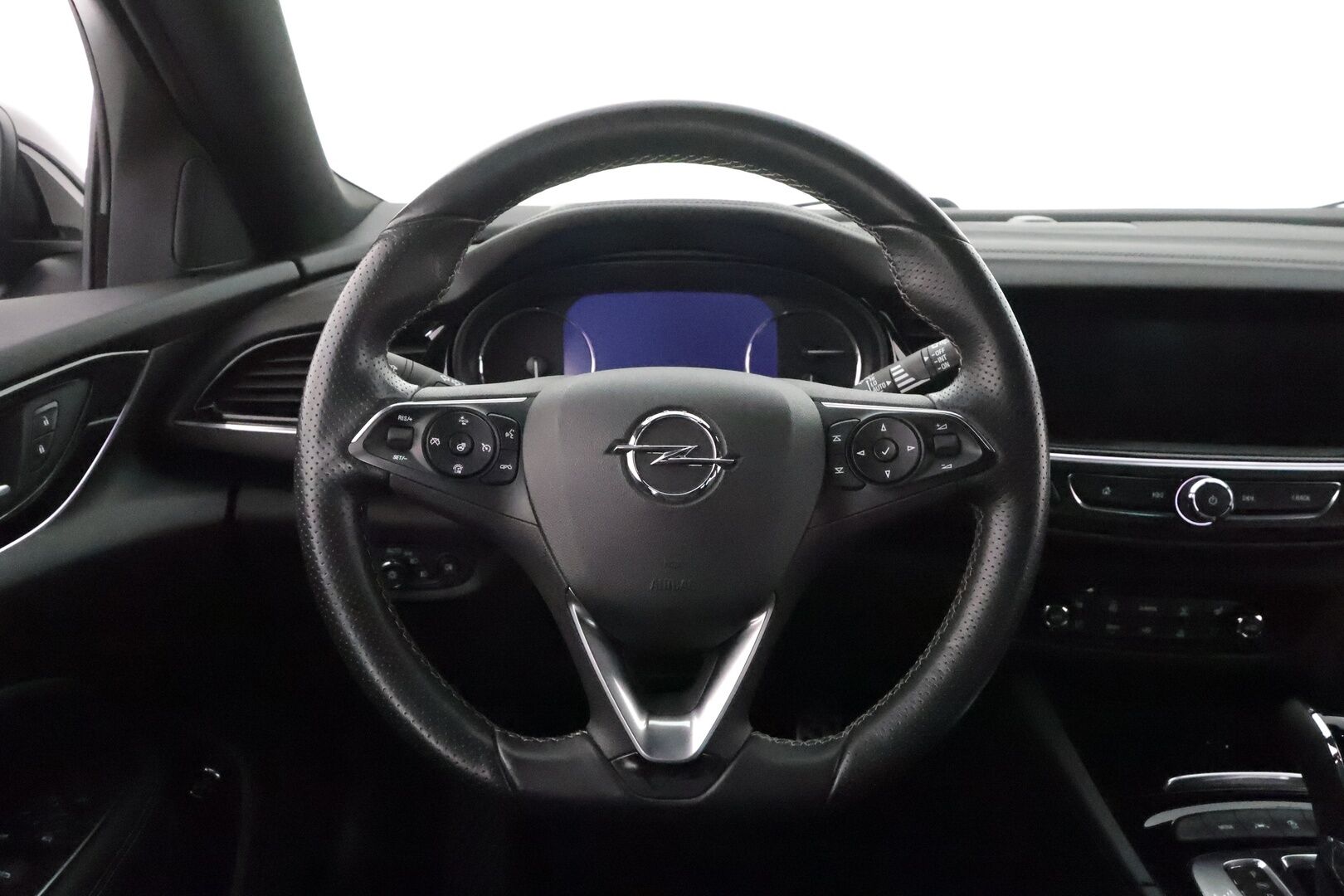 Opel Insignia 2021 Sports Tourer Executive GS 175 D AWD **HUD / Ilmastoidut penkit / Webasto / Bose / Adapt.vakkari / Koukku / P.kamera** - Facelift / Suomi-auto / Kahdet aluvanteet renkailla