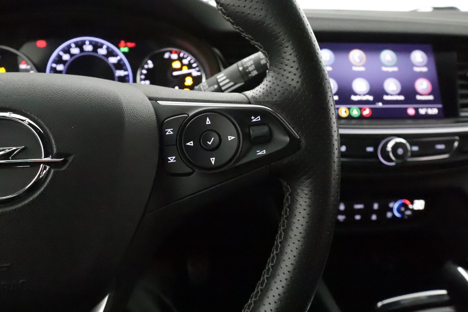 Opel Insignia 2021 Sports Tourer Executive GS 175 D AWD **HUD / Ilmastoidut penkit / Webasto / Bose / Adapt.vakkari / Koukku / P.kamera** - Facelift / Suomi-auto / Kahdet aluvanteet renkailla
