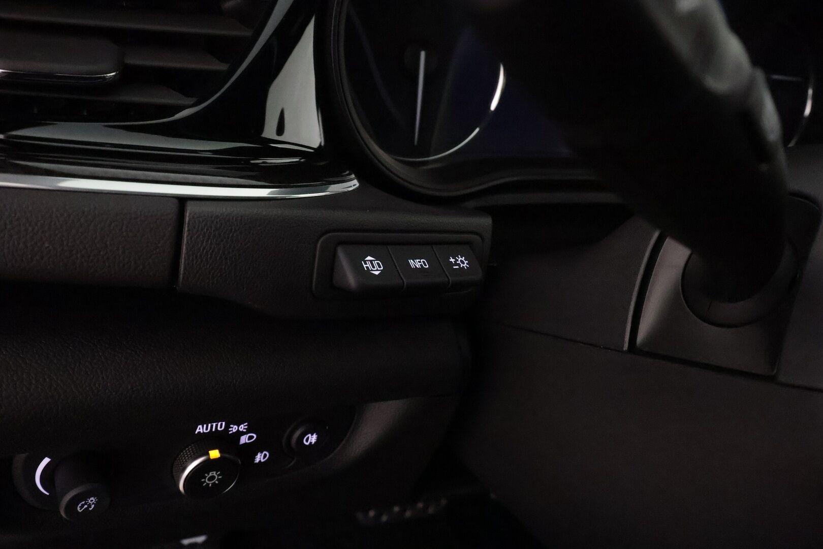 Opel Insignia 2021 Sports Tourer Executive GS 175 D AWD **HUD / Ilmastoidut penkit / Webasto / Bose / Adapt.vakkari / Koukku / P.kamera** - Facelift / Suomi-auto / Kahdet aluvanteet renkailla