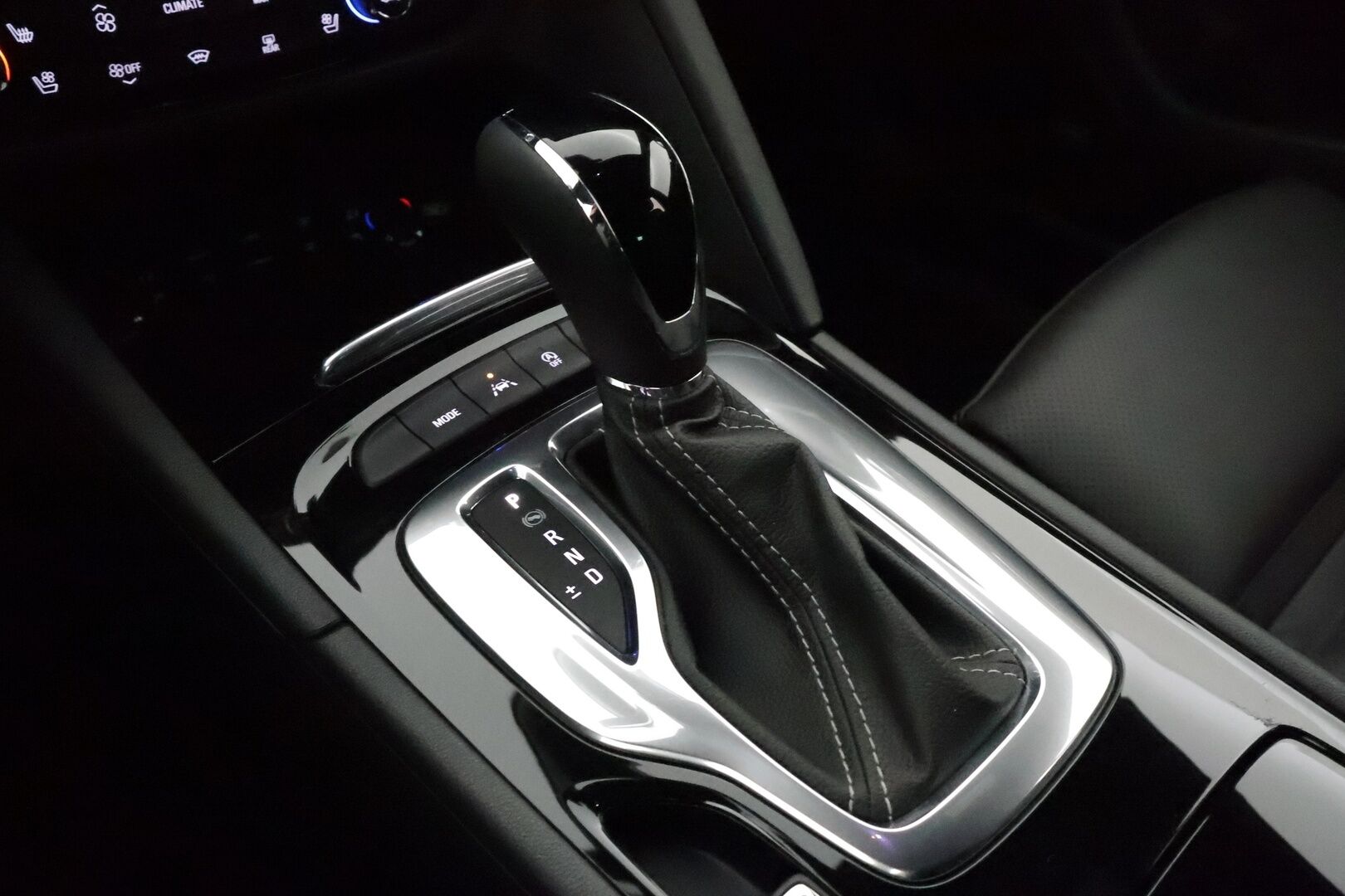 Opel Insignia 2021 Sports Tourer Executive GS 175 D AWD **HUD / Ilmastoidut penkit / Webasto / Bose / Adapt.vakkari / Koukku / P.kamera** - Facelift / Suomi-auto / Kahdet aluvanteet renkailla
