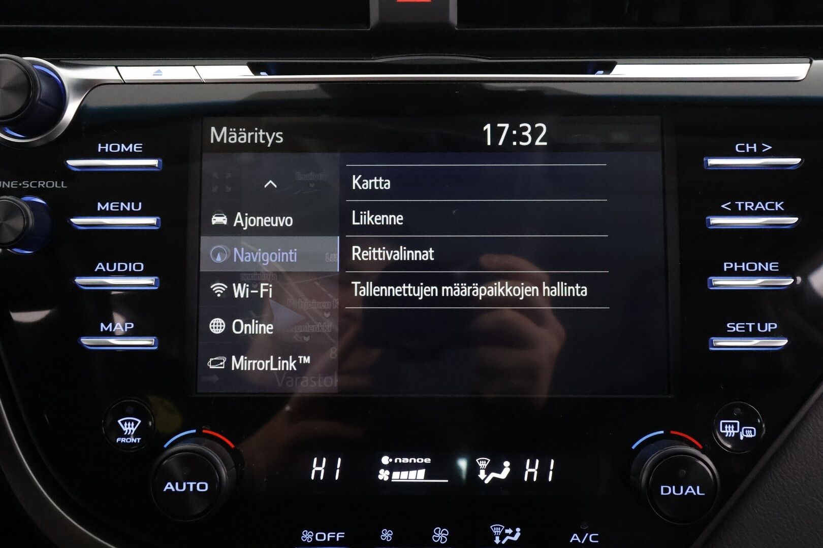Toyota Camry 2021 2,5 Hybrid Style Edition * ACC / P.kamera / LED / Navi / Sähköpenkit / Nahat / KeylessGo / Lohkolämmitin * - Suomi-auto / Kahdet renkaat aluvanteilla / Merkkihuollettu