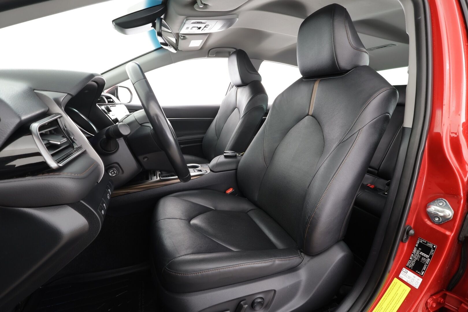 Toyota Camry 2021 2,5 Hybrid Style Edition * ACC / P.kamera / LED / Navi / Sähköpenkit / Nahat / KeylessGo / Lohkolämmitin * - Suomi-auto / Kahdet renkaat aluvanteilla / Merkkihuollettu