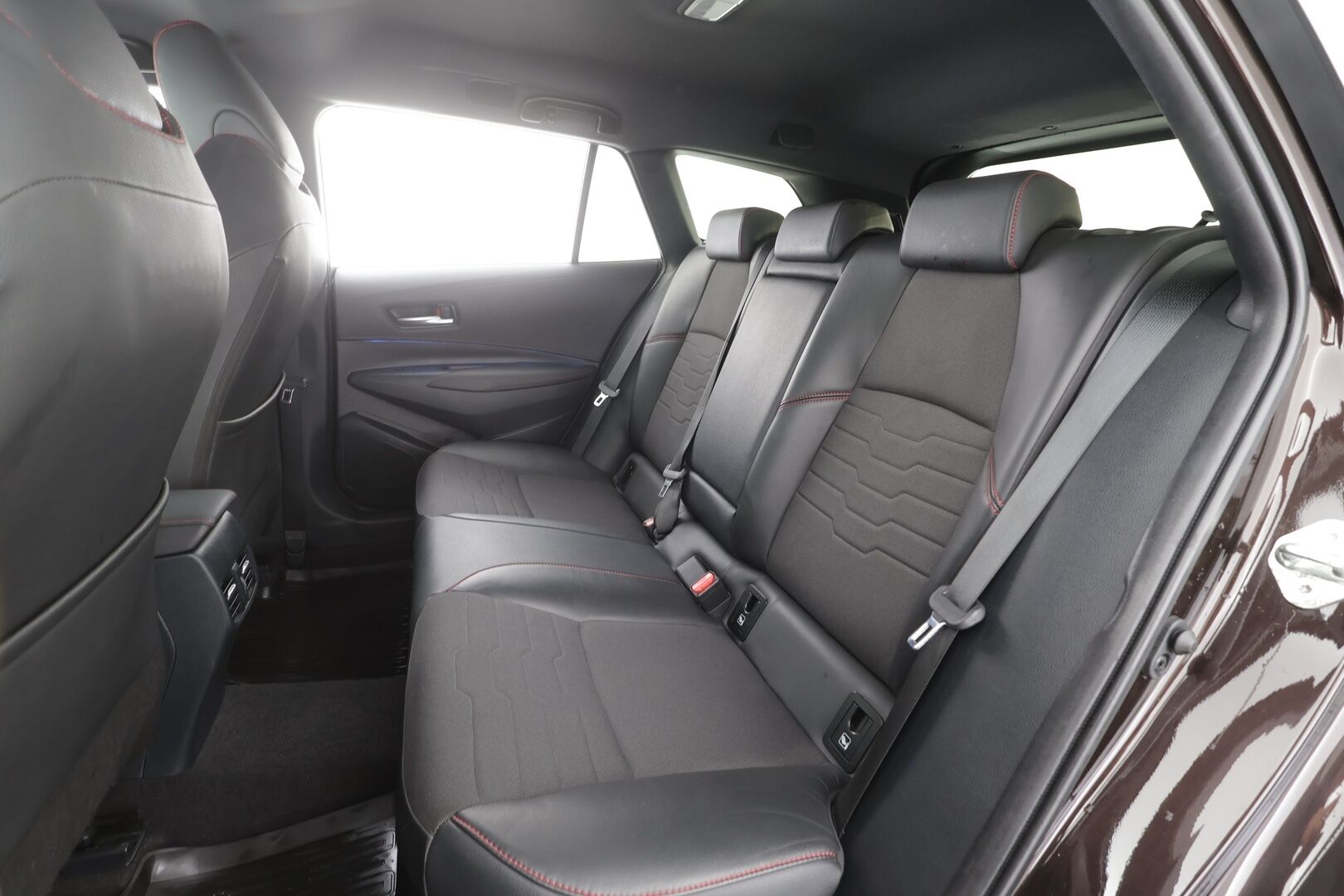 Toyota Corolla 2021 Touring Sports 2,0 Hybrid Style - | ACC | Puolinahat | LED | P.kamera | LTA | Navi | Apple & Android | Keyless | Sähk. takaluukku | Lohko+sisälämmitin | Merkkihuollot | 