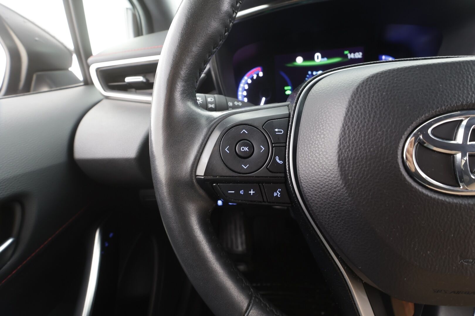 Toyota Corolla 2021 Touring Sports 2,0 Hybrid Style - | ACC | Puolinahat | LED | P.kamera | LTA | Navi | Apple & Android | Keyless | Sähk. takaluukku | Lohko+sisälämmitin | Merkkihuollot | 