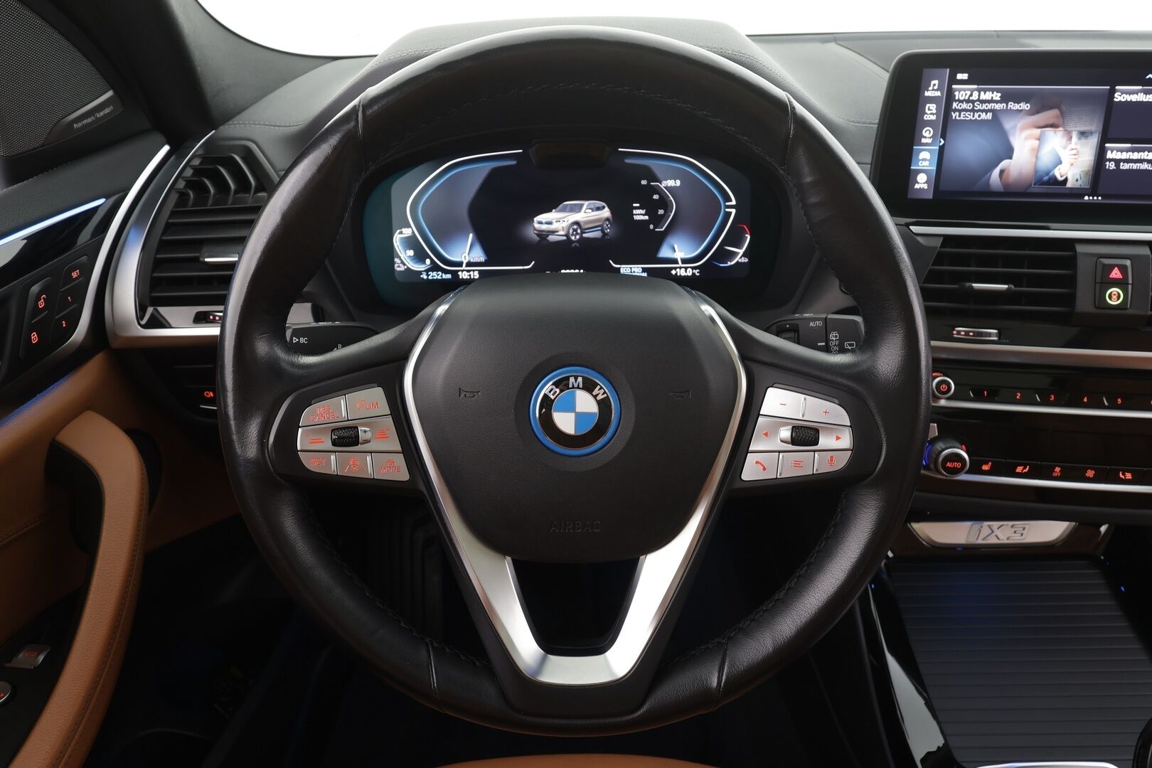 BMW iX3 2021 G08 Charged Plus * ACC / HUD / 360° / Adapt.LED / Panorama / Muistipenkki / Koukku / H&K / Comfort Access / Ruskeat nahat * - SoH 95,3% / Suomi-auto / Kahdet renkaat aluvanteilla / Merkkihuollettu / Supervarusteet