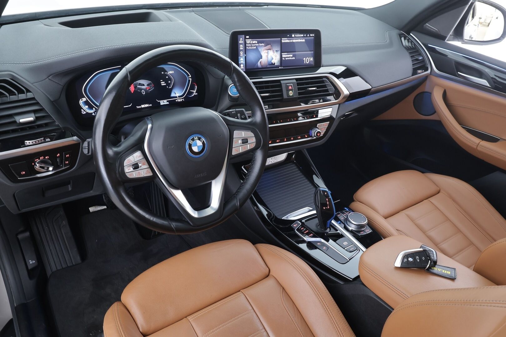 BMW iX3 2021 G08 Charged Plus * ACC / HUD / 360° / Adapt.LED / Panorama / Muistipenkki / Koukku / H&K / Comfort Access / Ruskeat nahat * - SoH 95,3% / Suomi-auto / Kahdet renkaat aluvanteilla / Merkkihuollettu / Supervarusteet