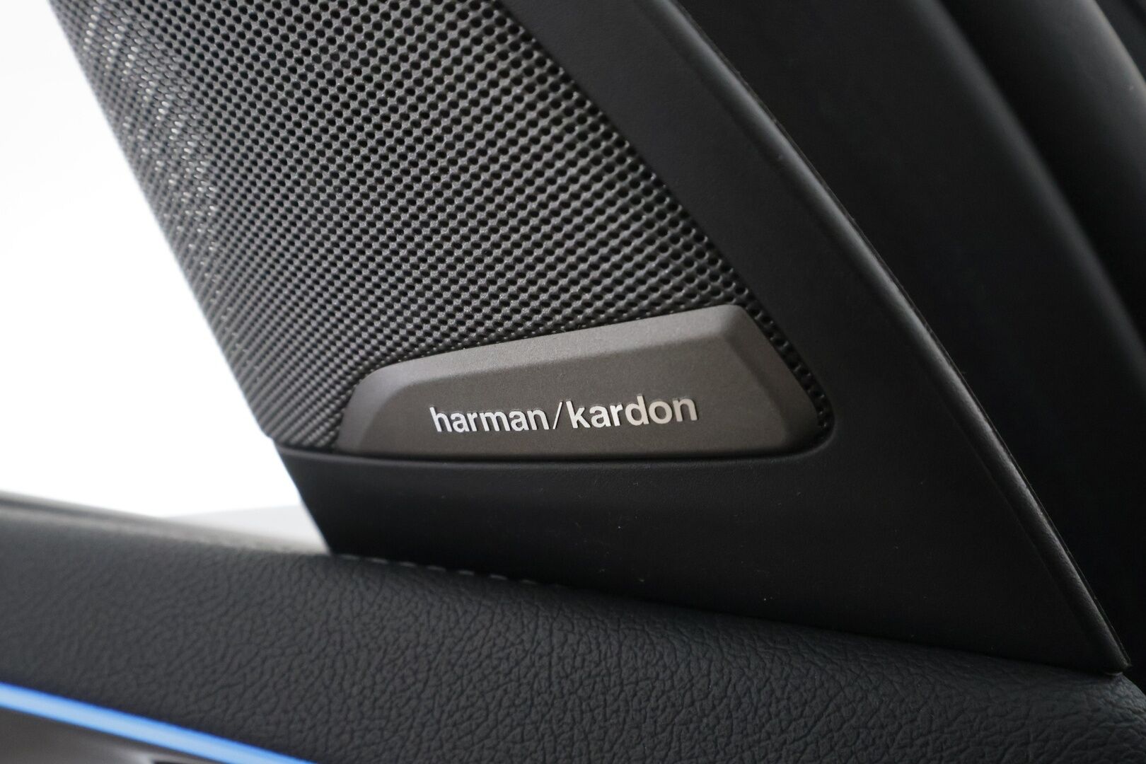 BMW iX3 2021 G08 Charged Plus * ACC / HUD / 360° / Adapt.LED / Panorama / Muistipenkki / Koukku / H&K / Comfort Access / Ruskeat nahat * - SoH 95,3% / Suomi-auto / Kahdet renkaat aluvanteilla / Merkkihuollettu / Supervarusteet