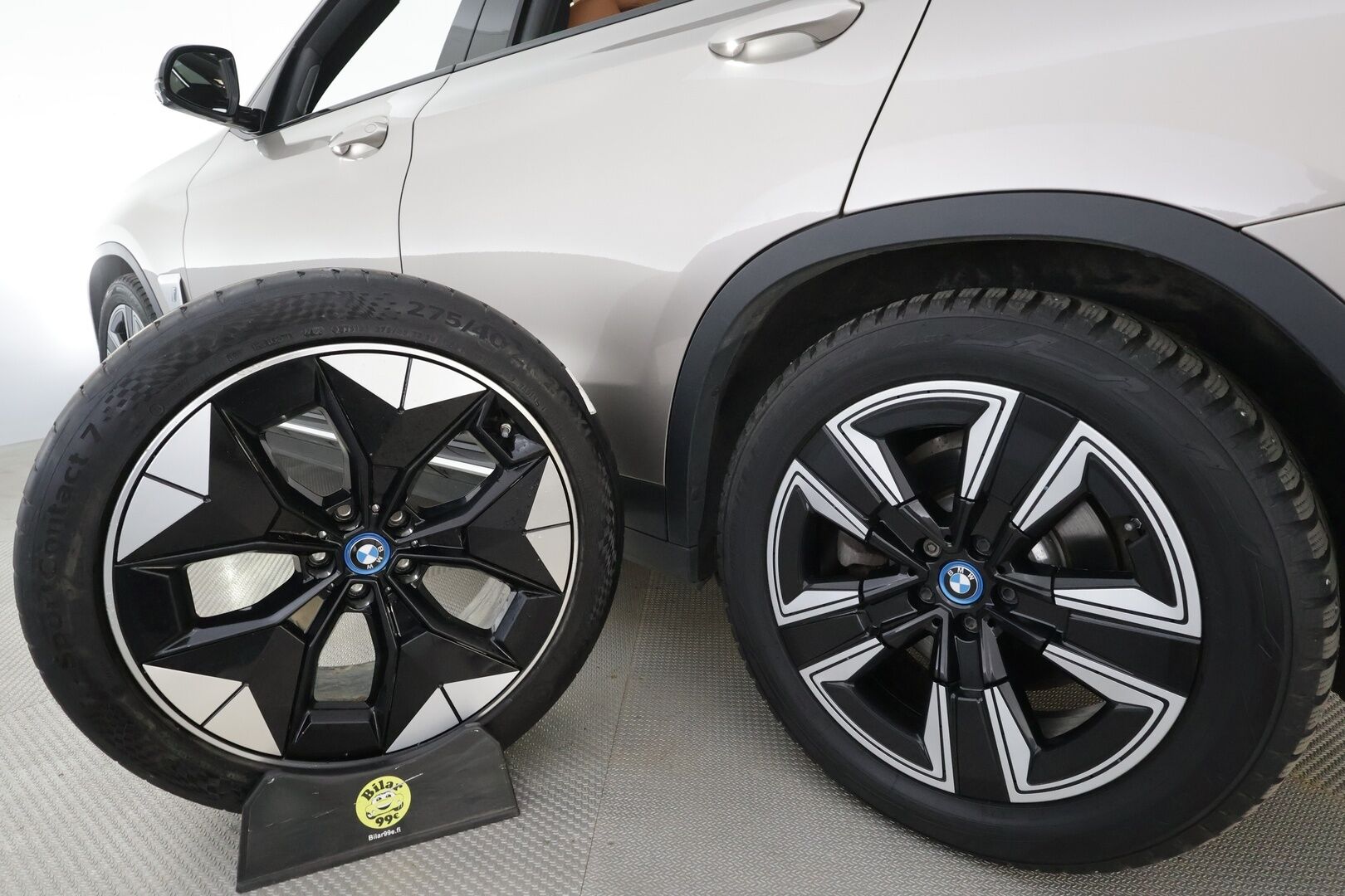 BMW iX3 2021 G08 Charged Plus * ACC / HUD / 360° / Adapt.LED / Panorama / Muistipenkki / Koukku / H&K / Comfort Access / Ruskeat nahat * - Adaptiivinen alusta / Suomi-auto / Kahdet renkaat aluvanteilla / Merkkihuollettu / Supervarusteet