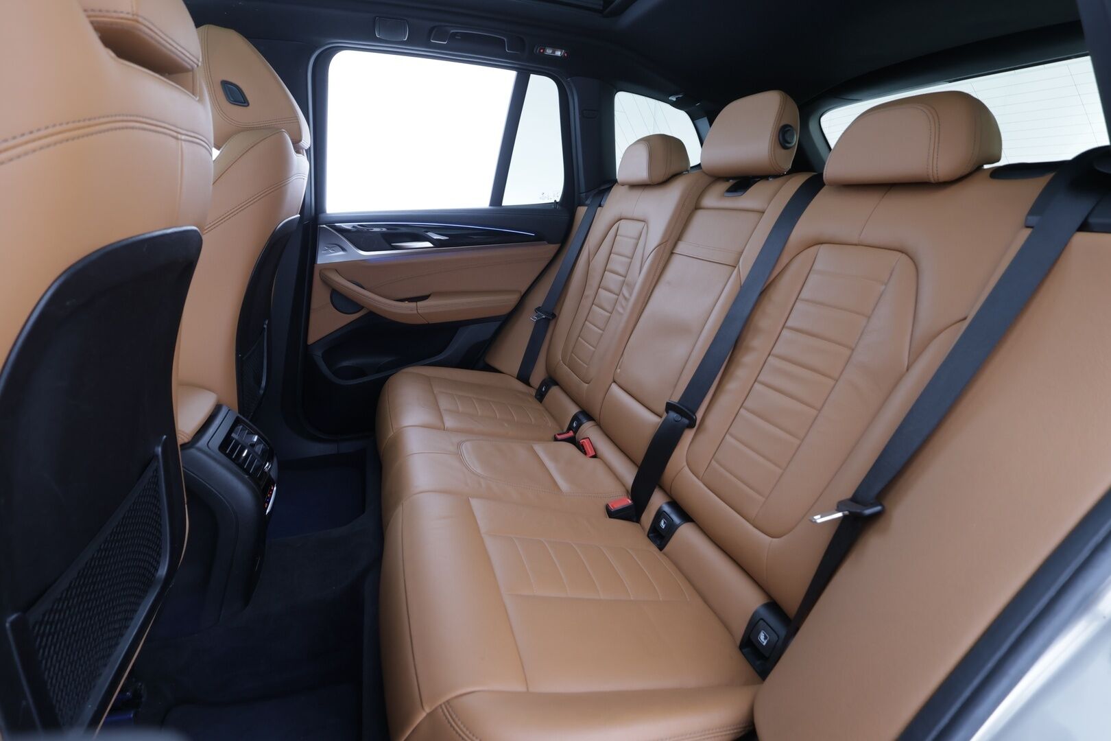 BMW iX3 2021 G08 Charged Plus * ACC / HUD / 360° / Adapt.LED / Panorama / Muistipenkki / Koukku / H&K / Comfort Access / Ruskeat nahat * - Adaptiivinen alusta / Suomi-auto / Kahdet renkaat aluvanteilla / Merkkihuollettu / Supervarusteet