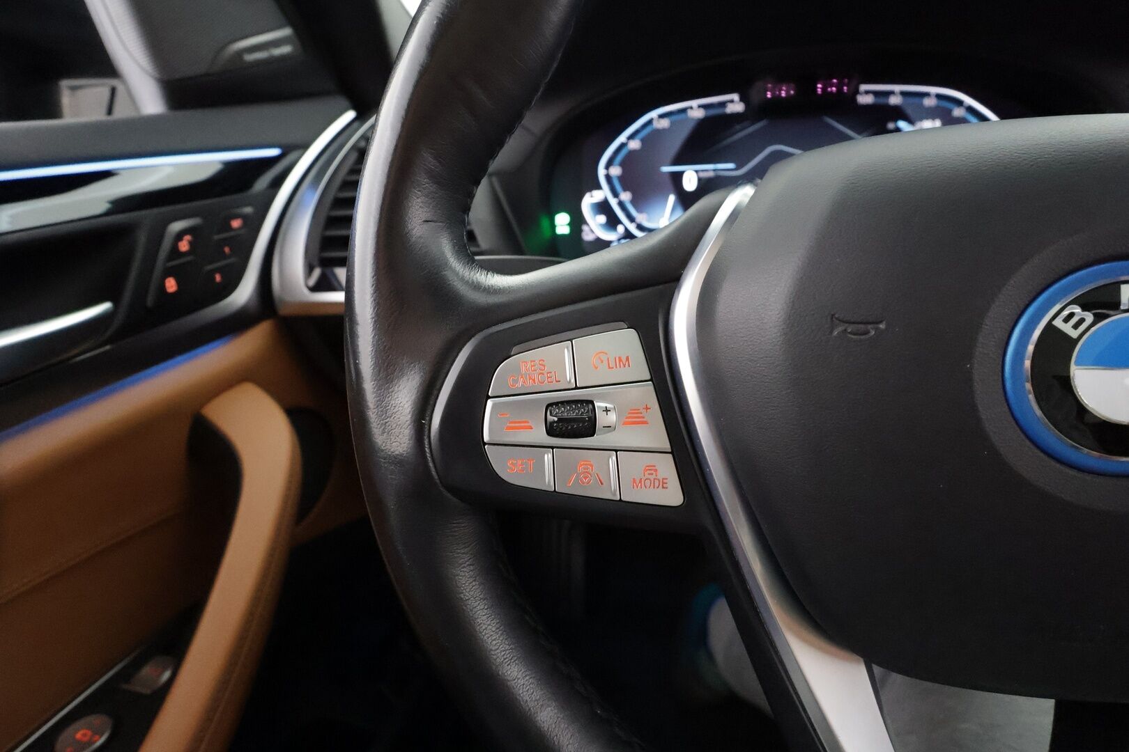 BMW iX3 2021 G08 Charged Plus * ACC / HUD / 360° / Adapt.LED / Panorama / Muistipenkki / Koukku / H&K / Comfort Access / Ruskeat nahat * - SoH 95,3% / Suomi-auto / Kahdet renkaat aluvanteilla / Merkkihuollettu / Supervarusteet