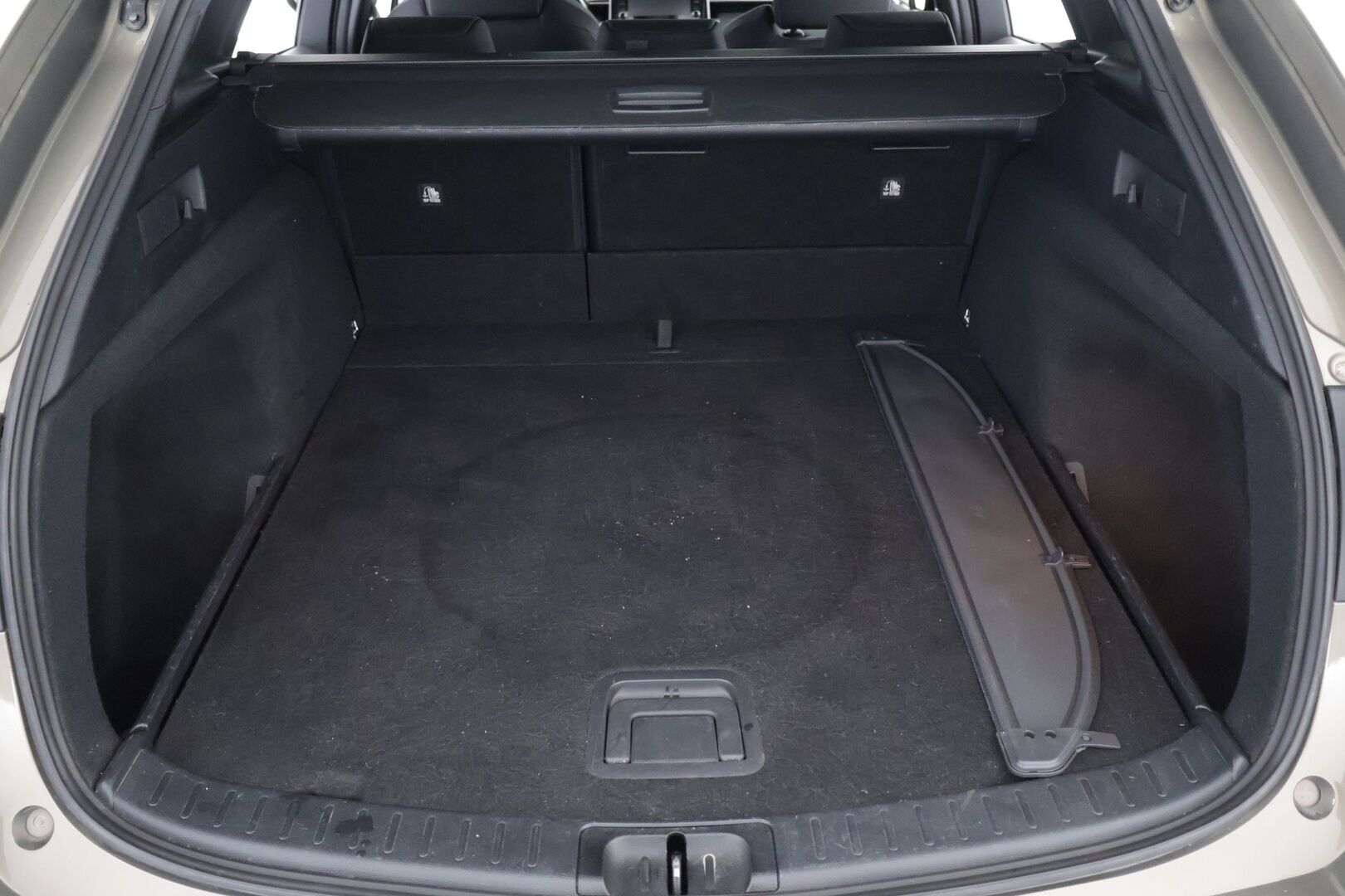 Toyota Corolla 2021 Touring Sports 1,8 Hybrid Active Edition - P-Kamera | Tutkat | ACC | Ratinlämmitin | Keyless | Navi | Merkkihuollettu | Suomi-auto