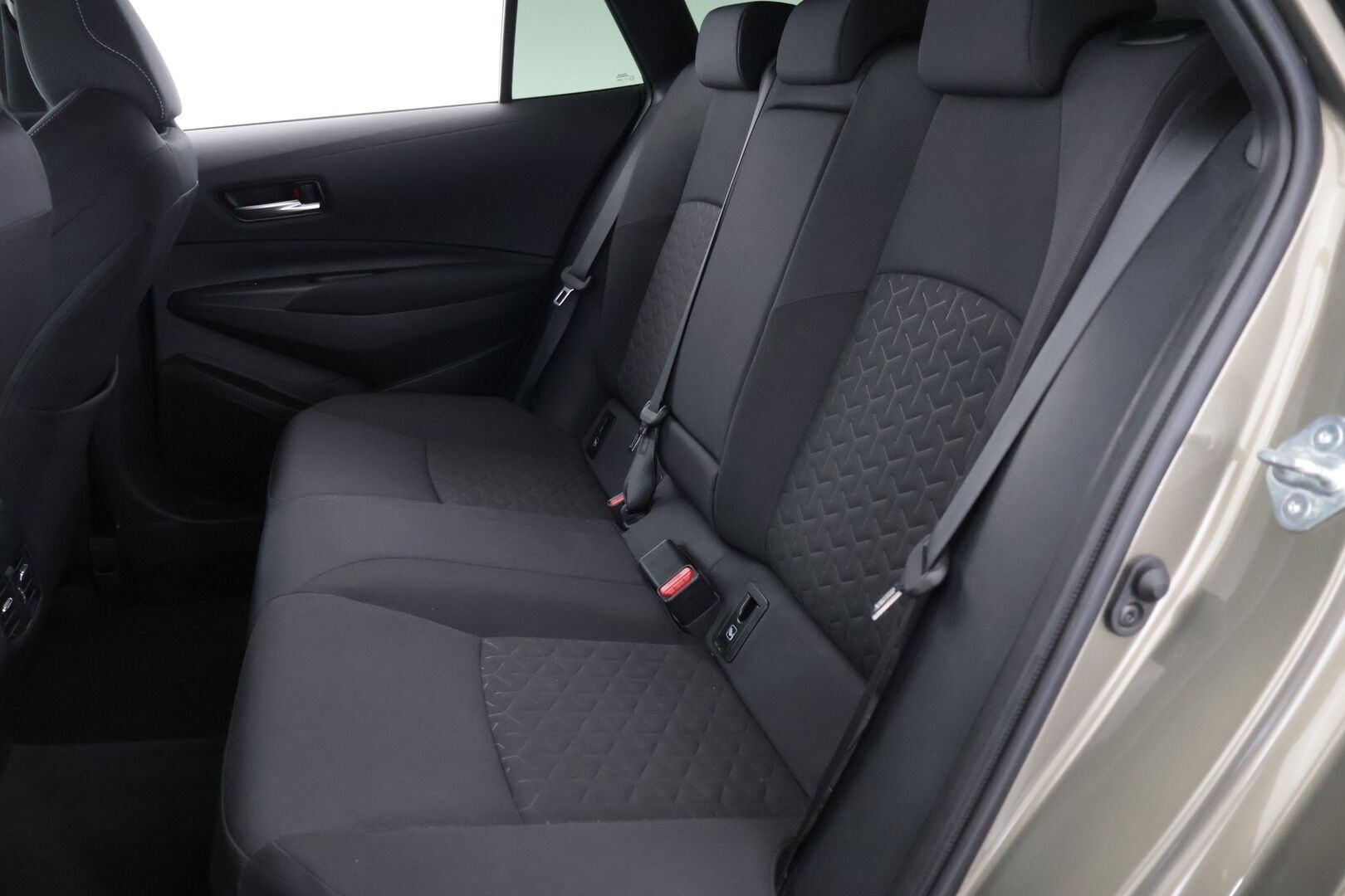 Toyota Corolla 2021 Touring Sports 1,8 Hybrid Active Edition - P-Kamera | Tutkat | ACC | Ratinlämmitin | Keyless | Navi | Merkkihuollettu | Suomi-auto