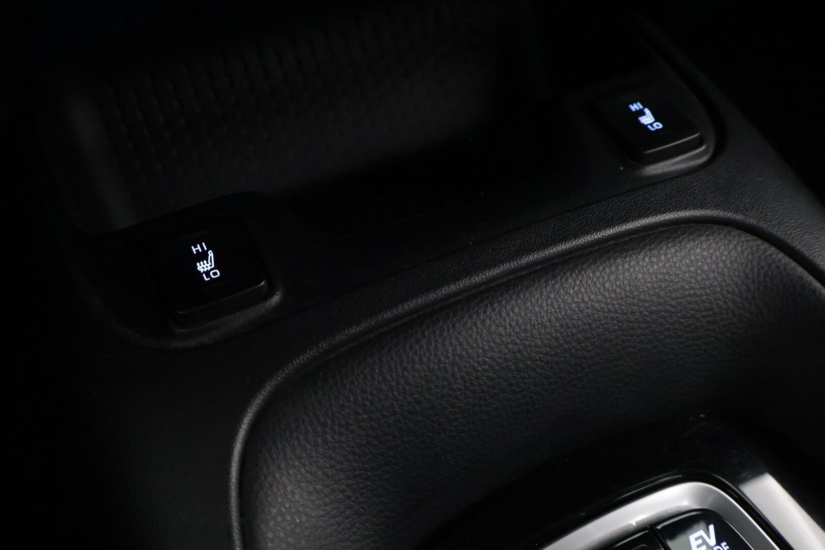 Toyota Corolla 2021 Touring Sports 1,8 Hybrid Active Edition - P-Kamera | Tutkat | ACC | Ratinlämmitin | Keyless | Navi | Merkkihuollettu | Suomi-auto