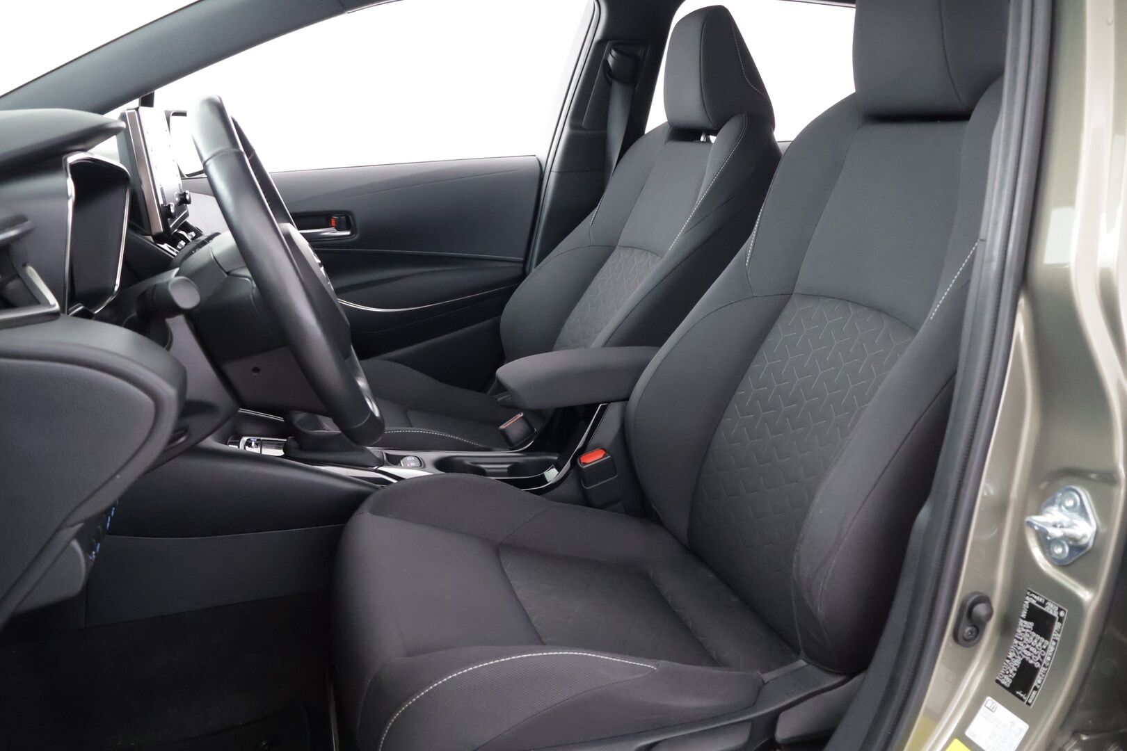 Toyota Corolla 2021 Touring Sports 1,8 Hybrid Active Edition - P-Kamera | Tutkat | ACC | Ratinlämmitin | Keyless | Navi | Merkkihuollettu | Suomi-auto