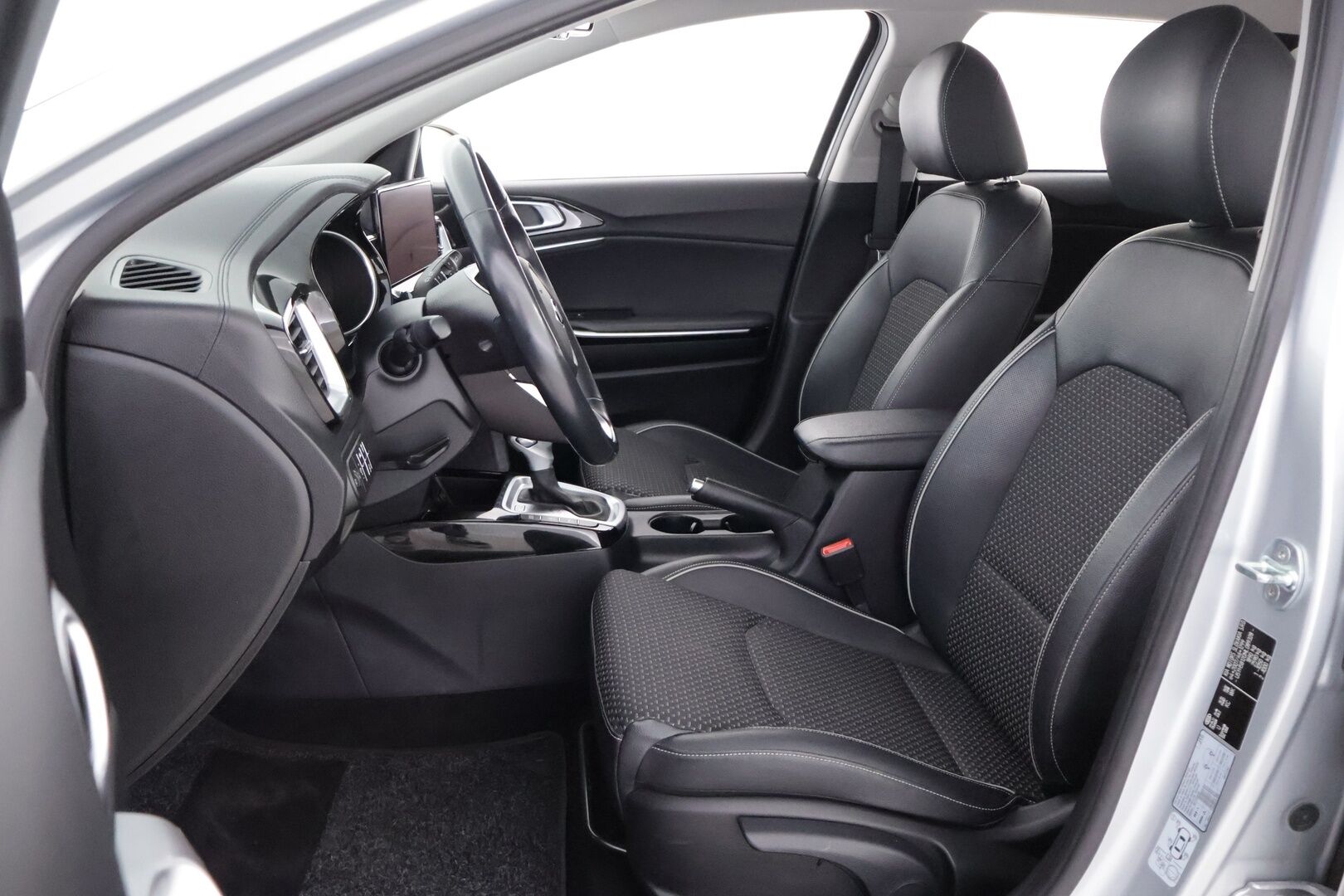 Kia Ceed 2022 1,0 T-GDI Mild-Hybrid 120hv EX SW DCT - Suomiauto | Koukku | Peruutuskamera | Lohko&Sisäpistoke | Puolinahat | Lämpölasi | Ratinlämmitys | Vakkari | Huippusiisti!