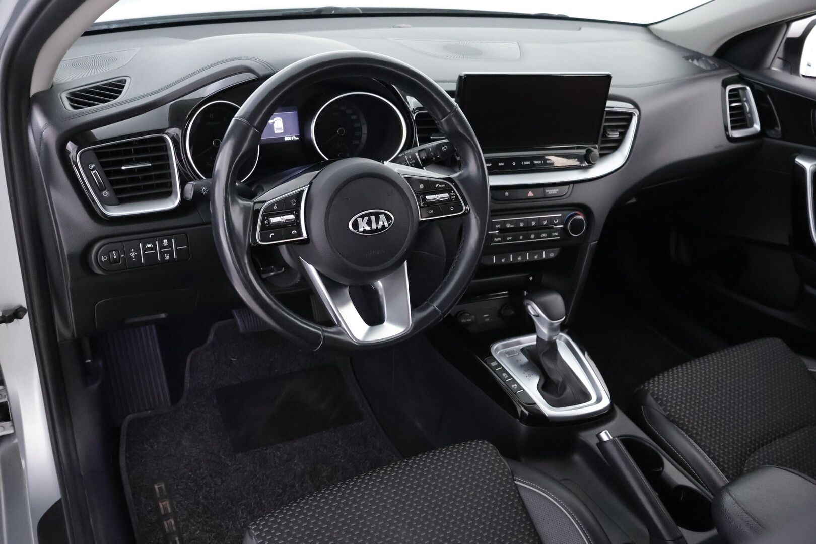 Kia Ceed 2022 1,0 T-GDI Mild-Hybrid 120hv EX SW DCT - Suomiauto | Koukku | Peruutuskamera | Lohko&Sisäpistoke | Puolinahat | Lämpölasi | Ratinlämmitys | Vakkari | Huippusiisti!