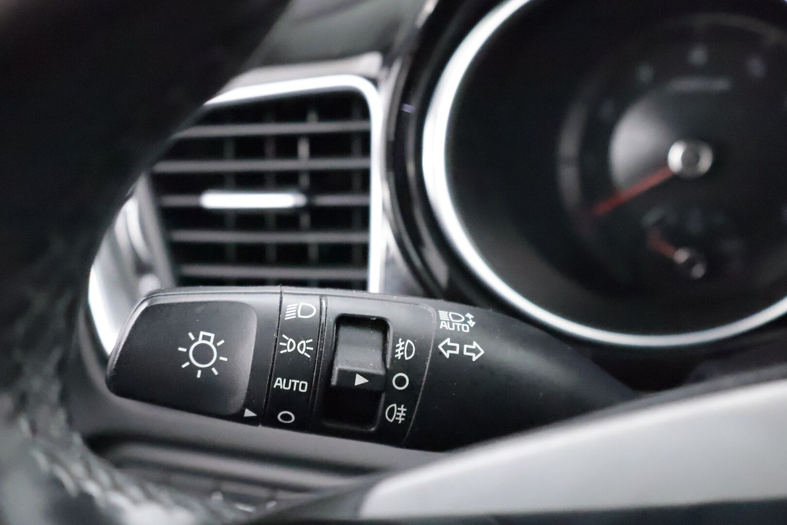 Kia Ceed 2022 1,0 T-GDI Mild-Hybrid 120hv EX SW DCT - Suomiauto | Koukku | Peruutuskamera | Lohko&Sisäpistoke | Puolinahat | Lämpölasi | Ratinlämmitys | Vakkari | Huippusiisti!