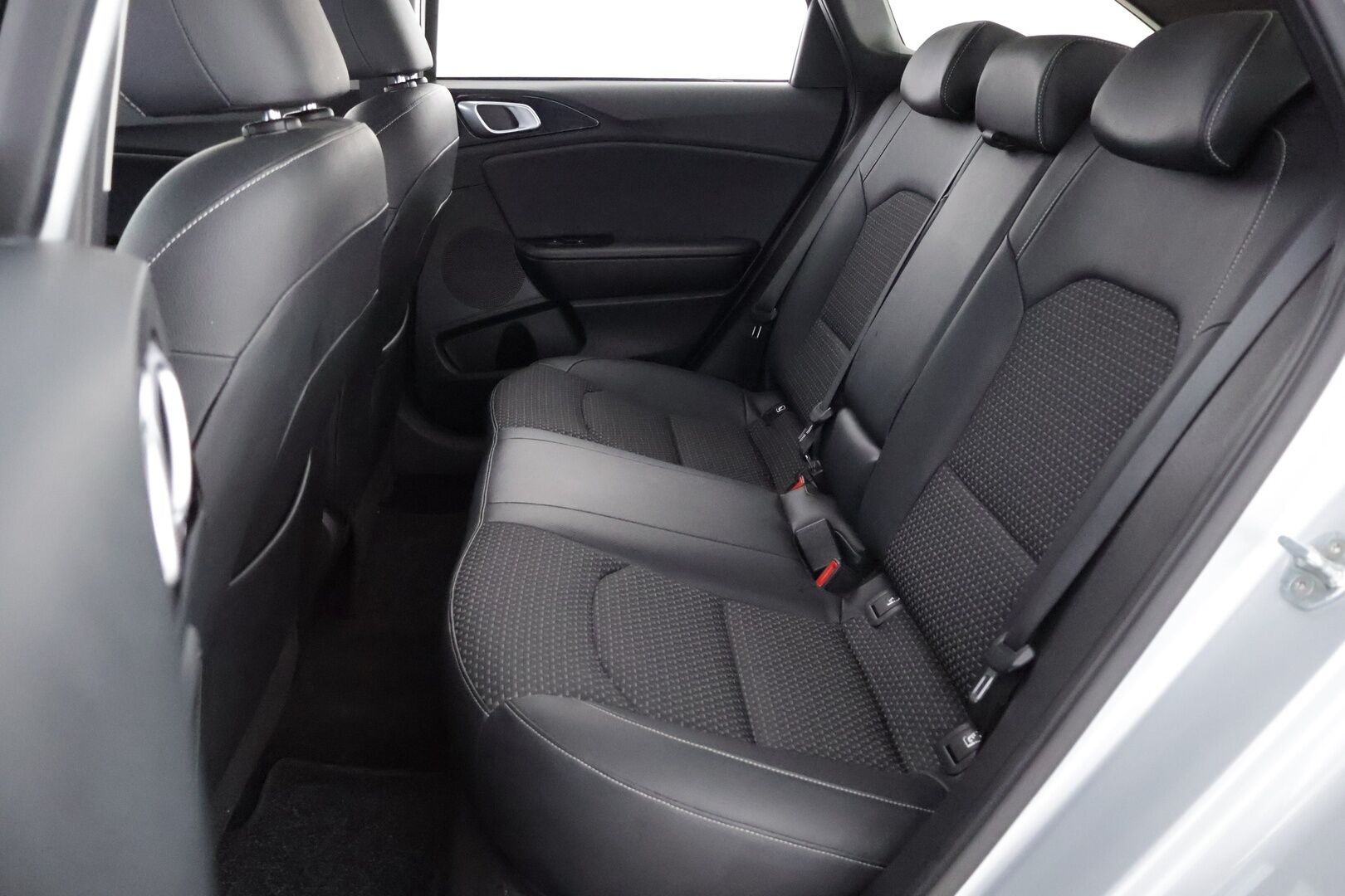 Kia Ceed 2022 1,0 T-GDI Mild-Hybrid 120hv EX SW DCT - Suomiauto | Koukku | Peruutuskamera | Lohko&Sisäpistoke | Puolinahat | Lämpölasi | Ratinlämmitys | Vakkari | Huippusiisti!