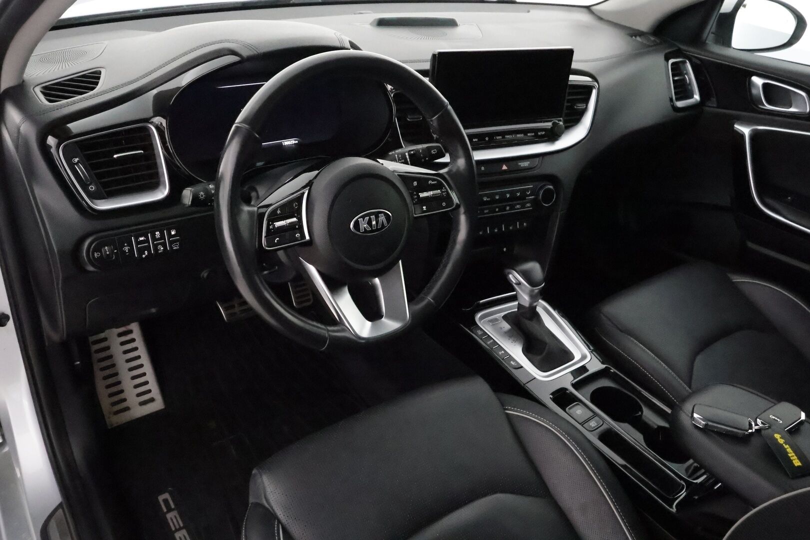 Kia Ceed 2021 1,6 GDI Plug-In Hybrid EX SW DCT** Facelift / Muistipenkki / P.kamera / Tuuletetut istuimet / Keyless / Apple&Android - Merkkihuollot / Nahkasisusta / Navi / Lohkolämmitin