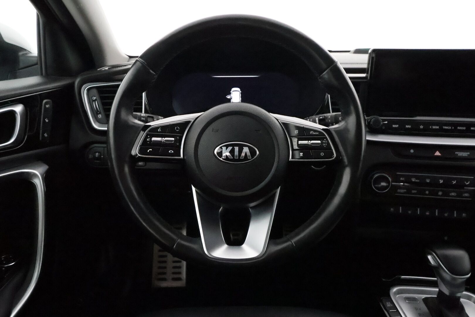 Kia Ceed 2021 1,6 GDI Plug-In Hybrid EX SW DCT** Facelift / Muistipenkki / P.kamera / Tuuletetut istuimet / Keyless / Apple&Android - Merkkihuollot / Nahkasisusta / Navi / Lohkolämmitin