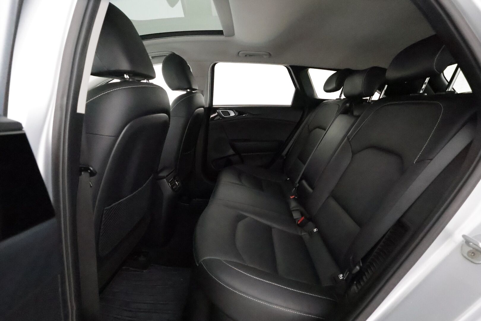Kia Ceed 2021 1,6 GDI Plug-In Hybrid EX SW DCT** Facelift / Muistipenkki / P.kamera / Tuuletetut istuimet / Keyless / Apple&Android - Merkkihuollot / Nahkasisusta / Navi / Lohkolämmitin