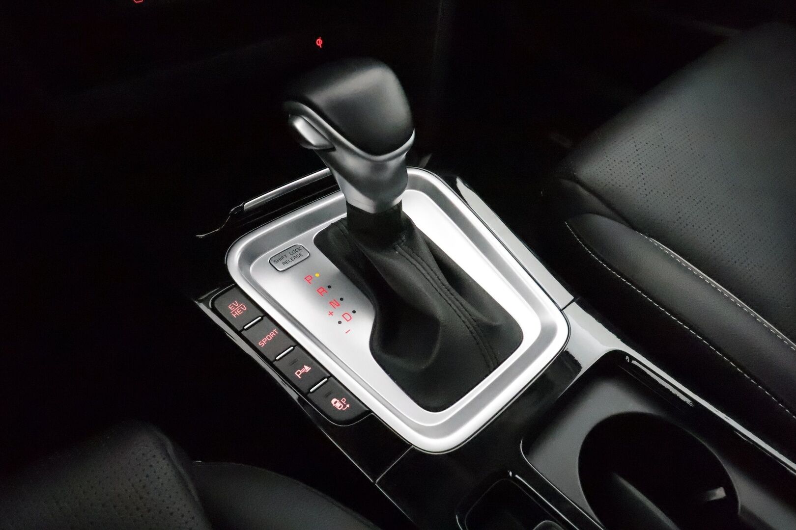 Kia Ceed 2021 1,6 GDI Plug-In Hybrid EX SW DCT** Facelift / Muistipenkki / P.kamera / Tuuletetut istuimet / Keyless / Apple&Android - Merkkihuollot / Nahkasisusta / Navi / Lohkolämmitin