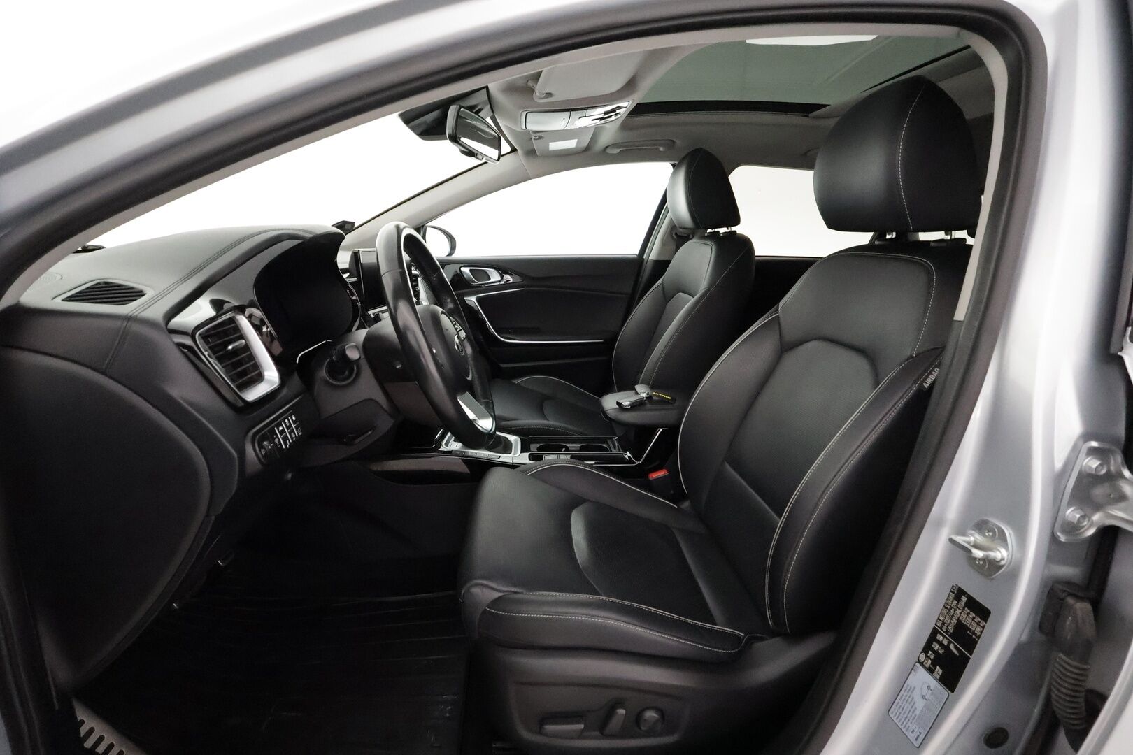 Kia Ceed 2021 1,6 GDI Plug-In Hybrid EX SW DCT** Facelift / Muistipenkki / P.kamera / Tuuletetut istuimet / Keyless / Apple&Android - Merkkihuollot / Nahkasisusta / Navi / Lohkolämmitin