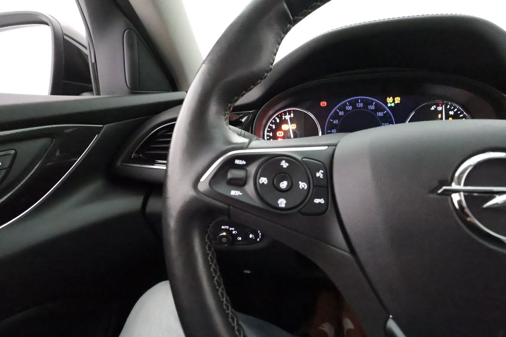 Opel Insignia 2021 Grand Sport Innovation Plus 200 Turbo A**1.om Suomi-auto / HUD / Adapt.vakkari  / P.kamera / Sporttipenkit / LED-valot** - Navi / 2x Renkaat