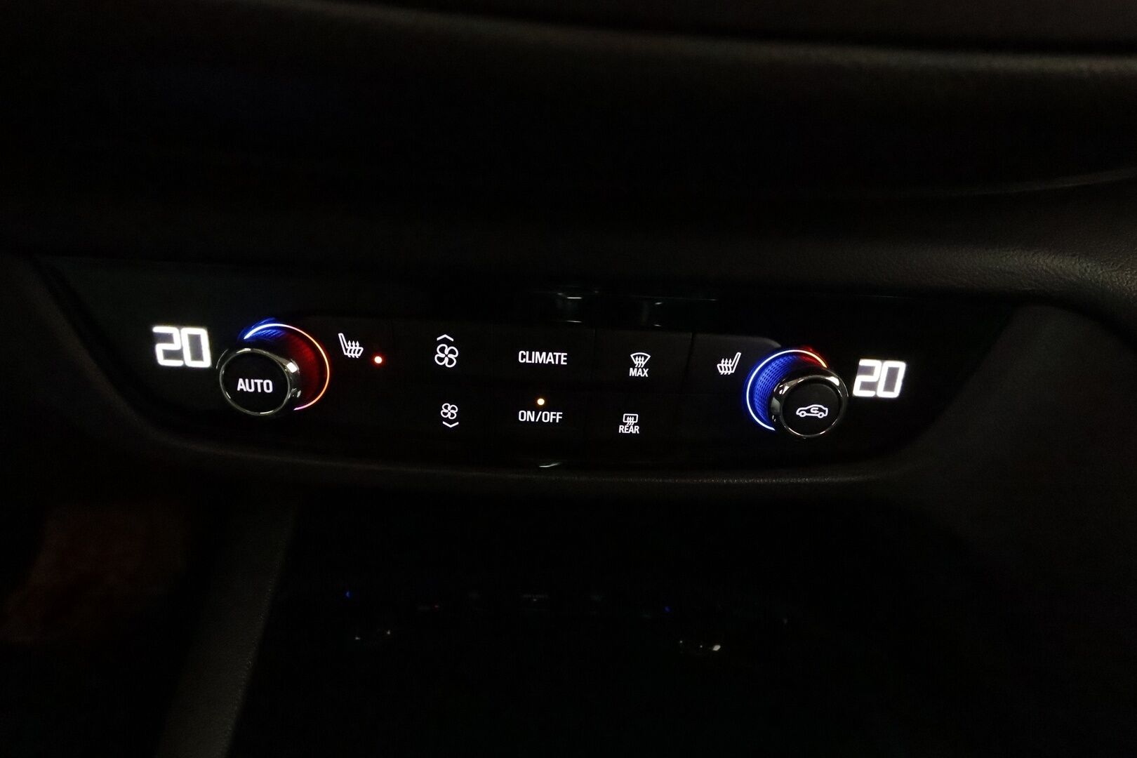 Opel Insignia 2021 Grand Sport Innovation Plus 200 Turbo A**1.om Suomi-auto / HUD / Adapt.vakkari  / P.kamera / Sporttipenkit / LED-valot** - Navi / 2x Renkaat