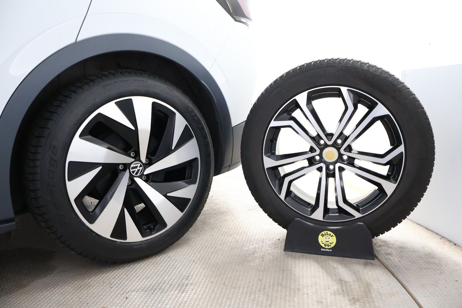 Volkswagen ID.4 2021 Pro Performance 1ST 150 kW, akku 77 kWh * 1OM Suomiauto / Lämpöpumppu / Vetokoukku / Adapt.Vakkari / Travel Assist - Adapt.LED / Nahka-Alcantara / Peruutuskamera / Huippuvarusteet!