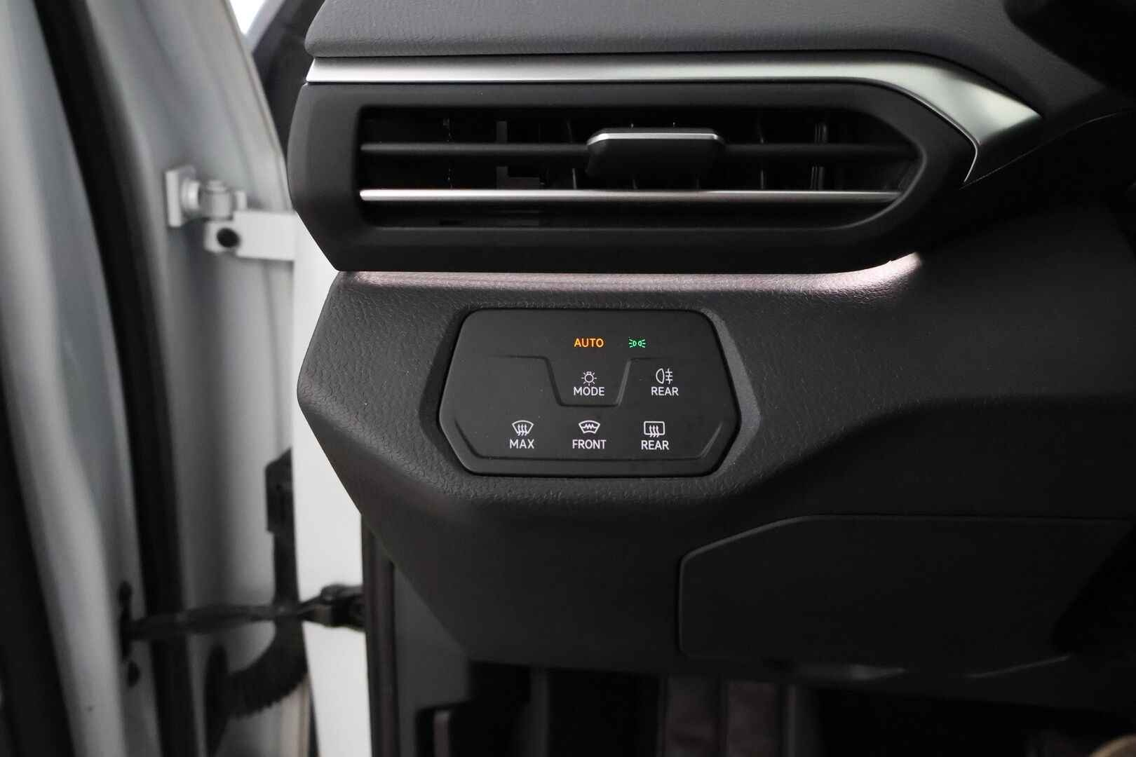 Volkswagen ID.4 2021 Pro Performance 1ST 150 kW, akku 77 kWh * 1OM Suomiauto / Lämpöpumppu / Vetokoukku / Adapt.Vakkari / Travel Assist - Adapt.LED / Nahka-Alcantara / Peruutuskamera / Huippuvarusteet!