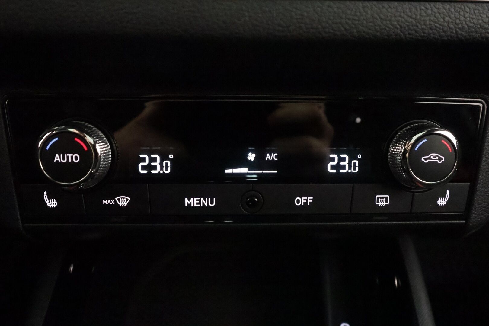 Skoda Scala 2021 1,5 TSI Monte Carlo DSG Autom. - | ACC | Kaistavahti | LED | Webasto | Keyless | P.Kamera | Lasikatto | Sähköpenkki | Lämmitettävä ohjauspyörä | Kahdet renkaat | 1.om Suomi-auto | Merkkihuollot |