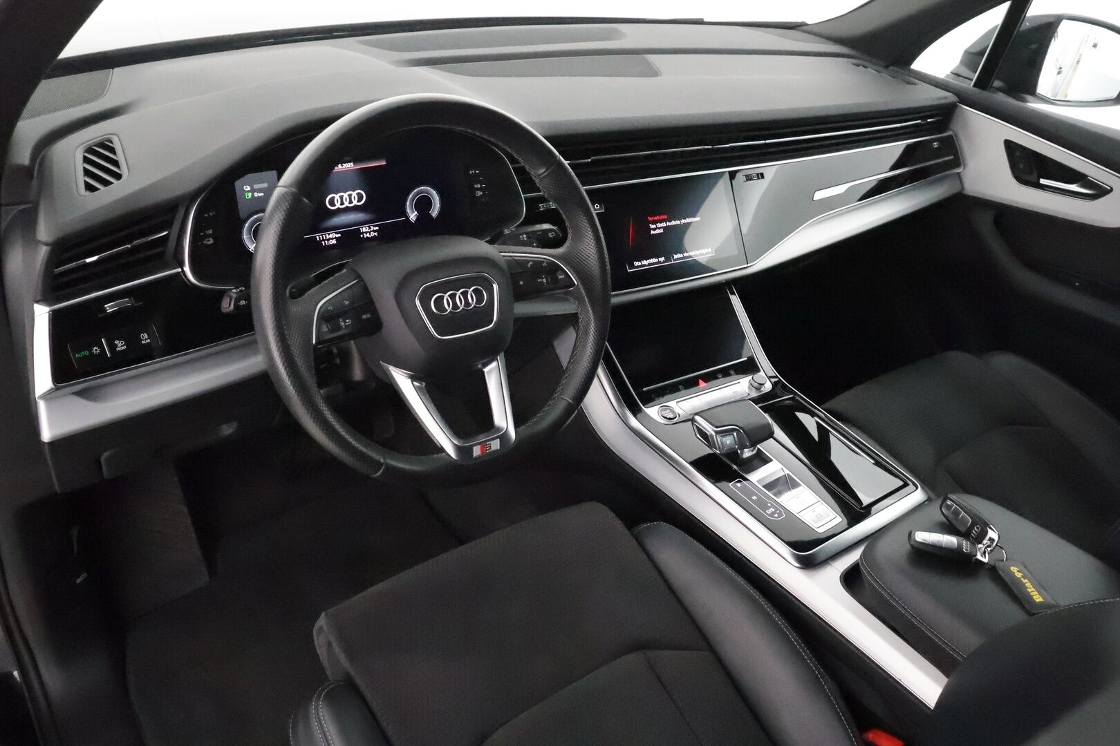Audi Q7 2021 Business S line 60 TFSI e quattro **Adapt. vakkari / Ilma-alusta / Matrix LED / Sporttipenkit / P.kamera / Koukku** - 2,99 % KORKOTARJOUS TÄHÄN AUTOON - Black Optic - paketti / 1-om. Suomi-auto / Merkkihuollettu 