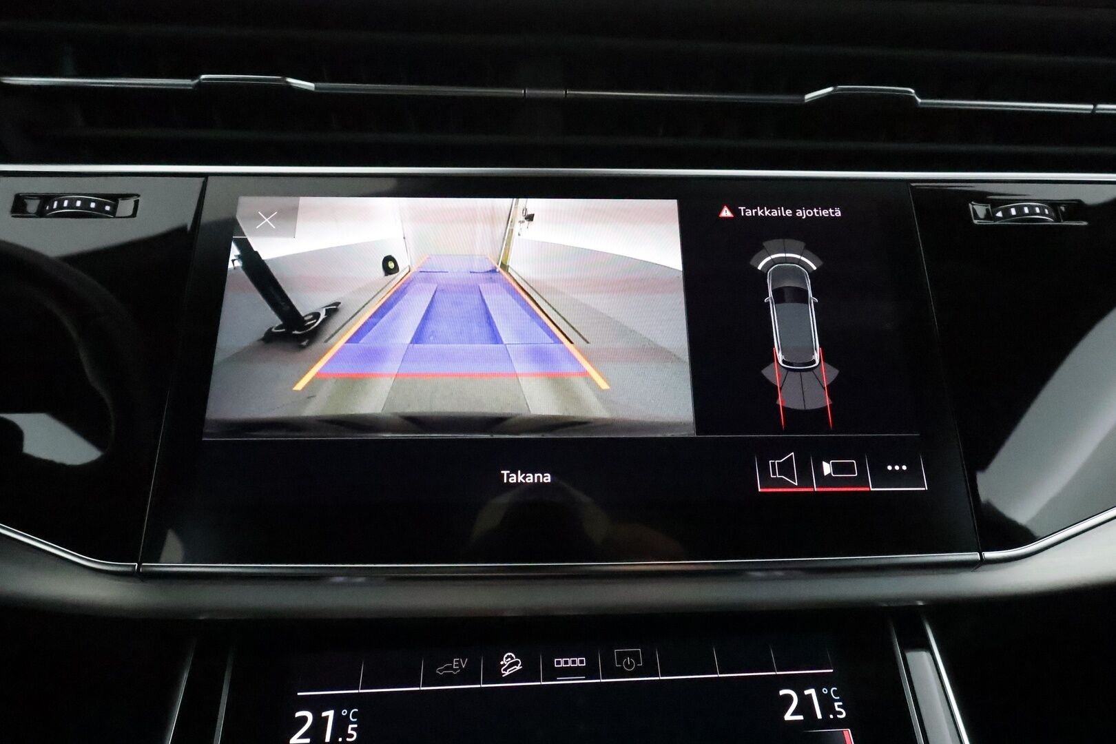 Audi Q7 2021 Business S line 60 TFSI e quattro **Adapt. vakkari / Ilma-alusta / Matrix LED / Sporttipenkit / P.kamera / Koukku** - Black Optic - paketti / 1-om. Suomi-auto / Merkkihuollettu - HULLUT JOULUT KORKOTARJOUS 2,49% 