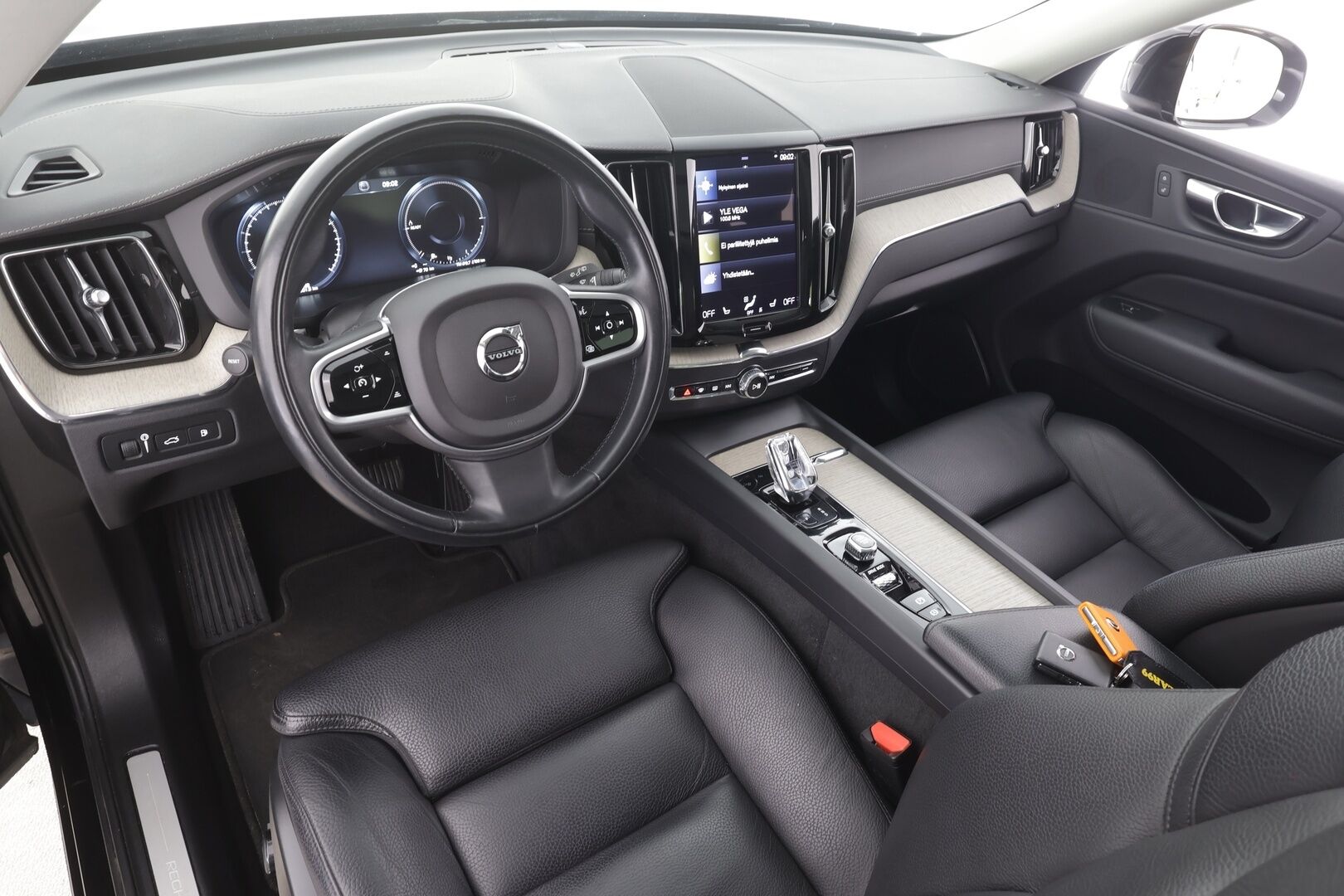 Volvo XC60 2021 T6 TwE AWD Business Inscription aut. - | ACC | Webasto | Panorama | Muistipenkki | Sporttinahat | P.kamera | Pilot assist | BLIS | Keyless | 1-om suomiauto | Merkkihuollot | ALV | 