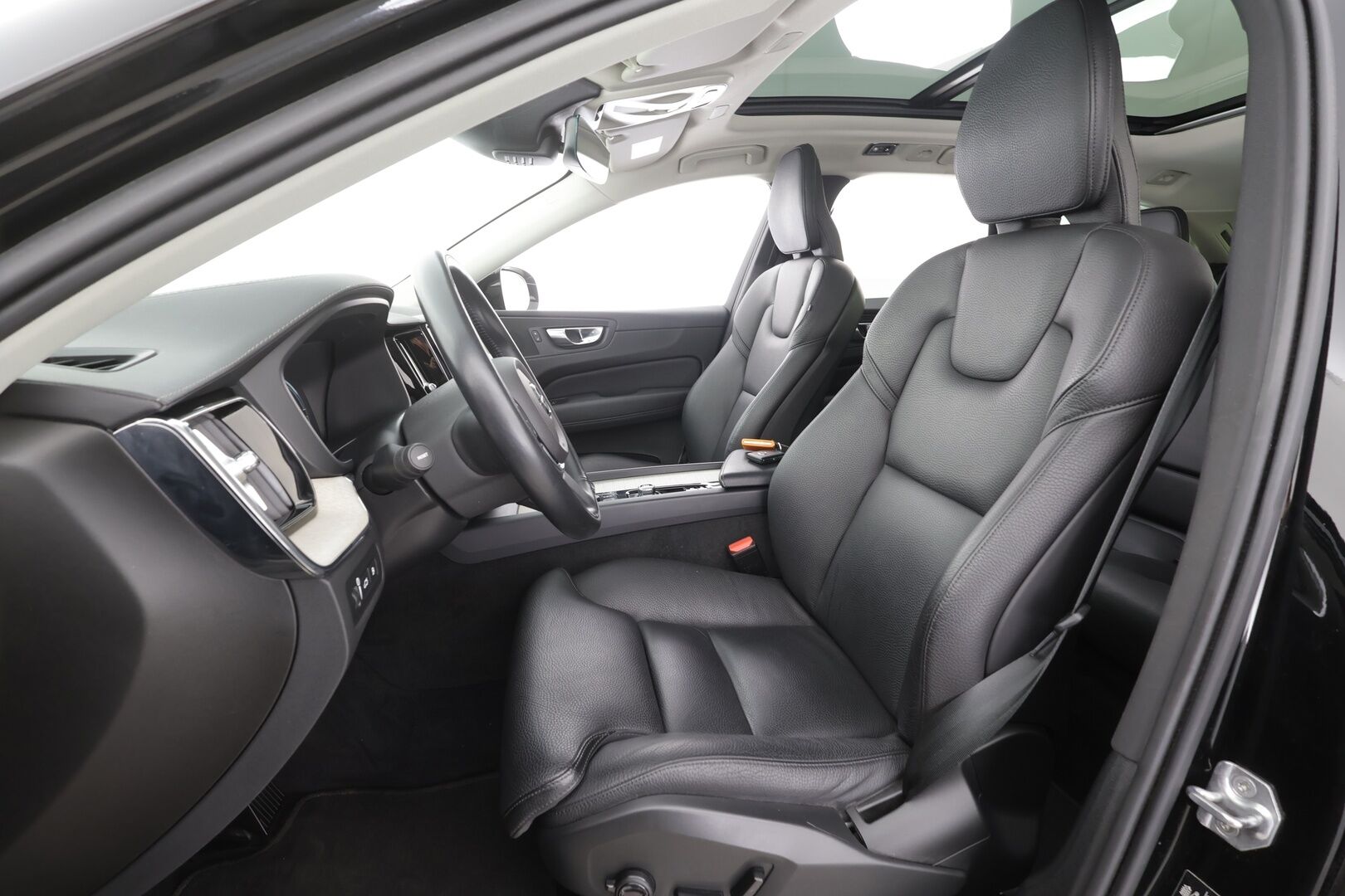 Volvo XC60 2021 T6 TwE AWD Business Inscription aut. - | ACC | Webasto | Panorama | Muistipenkki | Sporttinahat | P.kamera | Pilot assist | BLIS | Keyless | 1-om suomiauto | Merkkihuollot | ALV | 