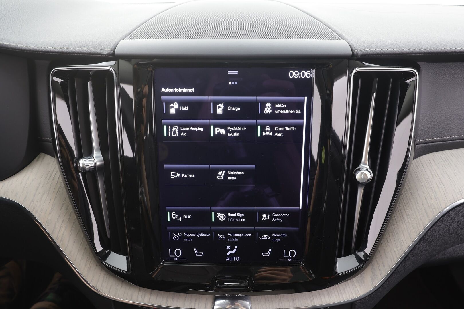Volvo XC60 2021 T6 TwE AWD Business Inscription aut. - | ACC | Webasto | Panorama | Muistipenkki | Sporttinahat | P.kamera | Pilot assist | BLIS | Keyless | 1-om suomiauto | Merkkihuollot | ALV | 