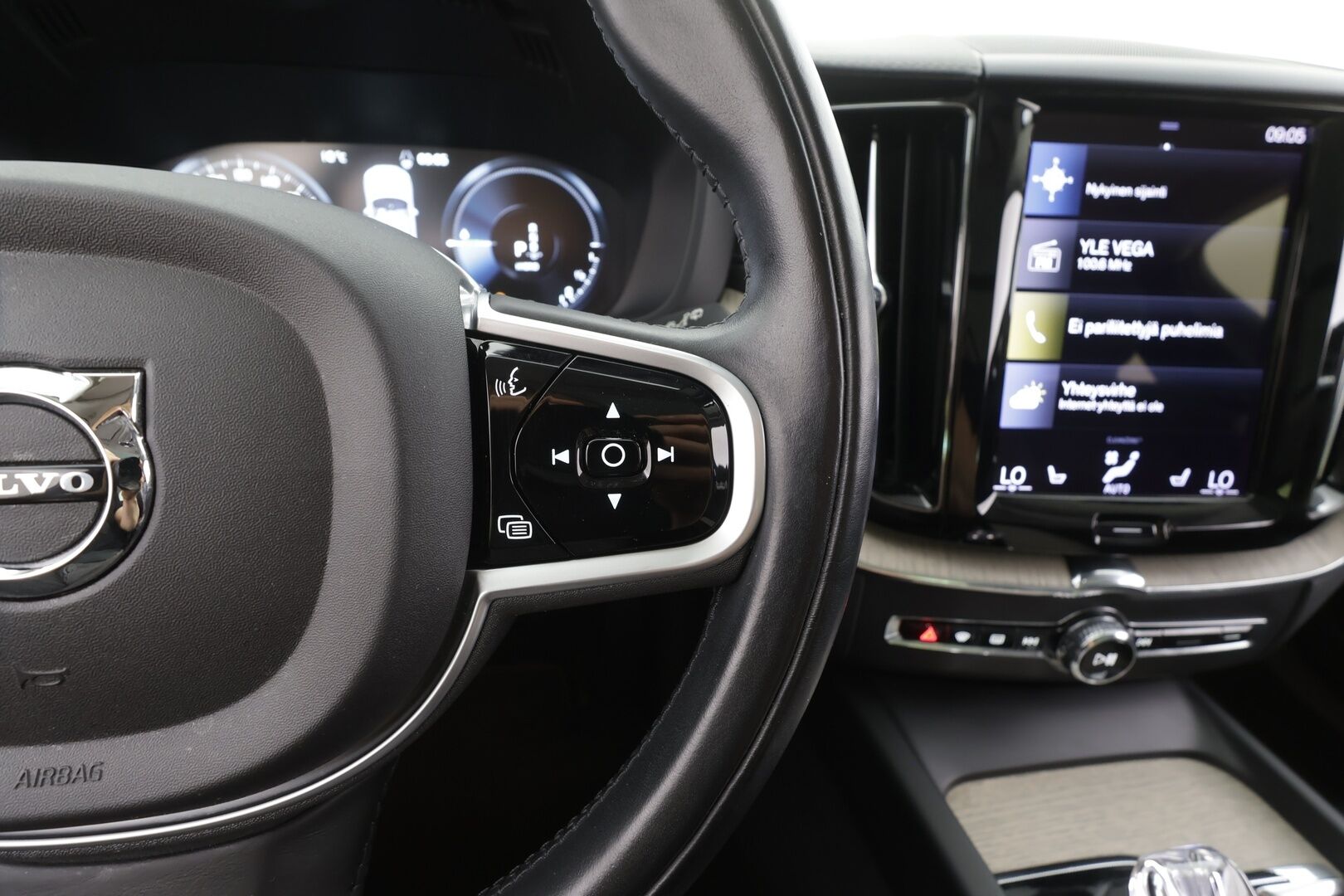 Volvo XC60 2021 T6 TwE AWD Business Inscription aut. - | ACC | Webasto | Panorama | Muistipenkki | Sporttinahat | P.kamera | Pilot assist | BLIS | Keyless | 1-om suomiauto | Merkkihuollot | ALV | 