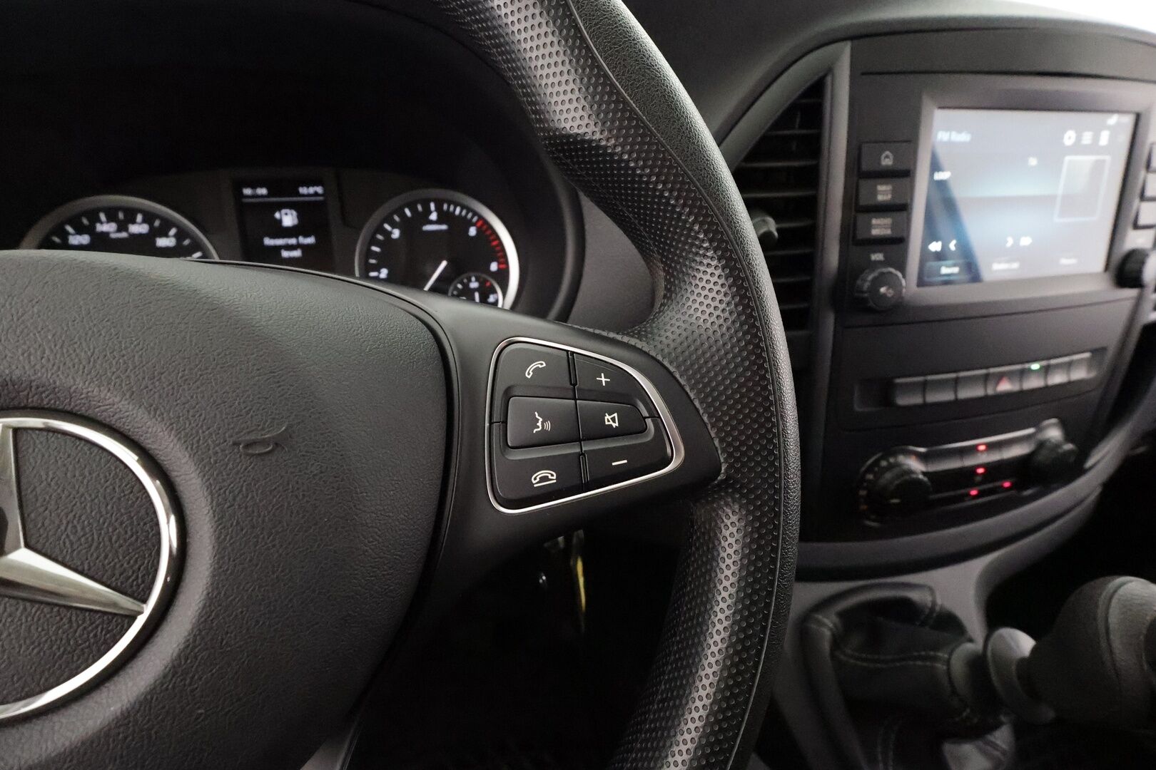 Mercedes-Benz Vito 2022 110CDI FWD-3,05/32K keskipitkä A2 * Vakkari / Webasto / P-Kamera / Vetokoukku / Apple&Android * - Suomi-auto / Kahdet Renkaat - HULLUT AVAJAISHULINAT KORKOTARJOUS 3,29 %