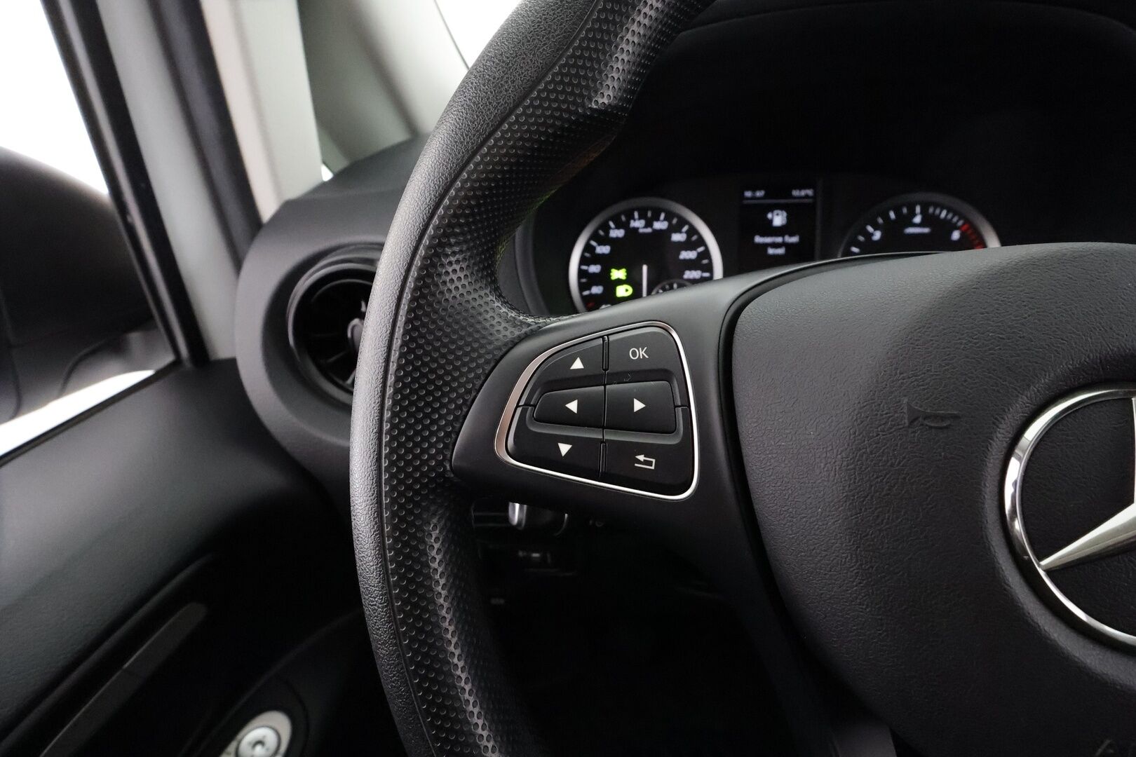 Mercedes-Benz Vito 2022 110CDI FWD-3,05/32K keskipitkä A2 * Vakkari / Webasto / P-Kamera / Vetokoukku / Apple&Android * - Suomi-auto / Kahdet Renkaat - HULLUT AVAJAISHULINAT KORKOTARJOUS 3,29 %