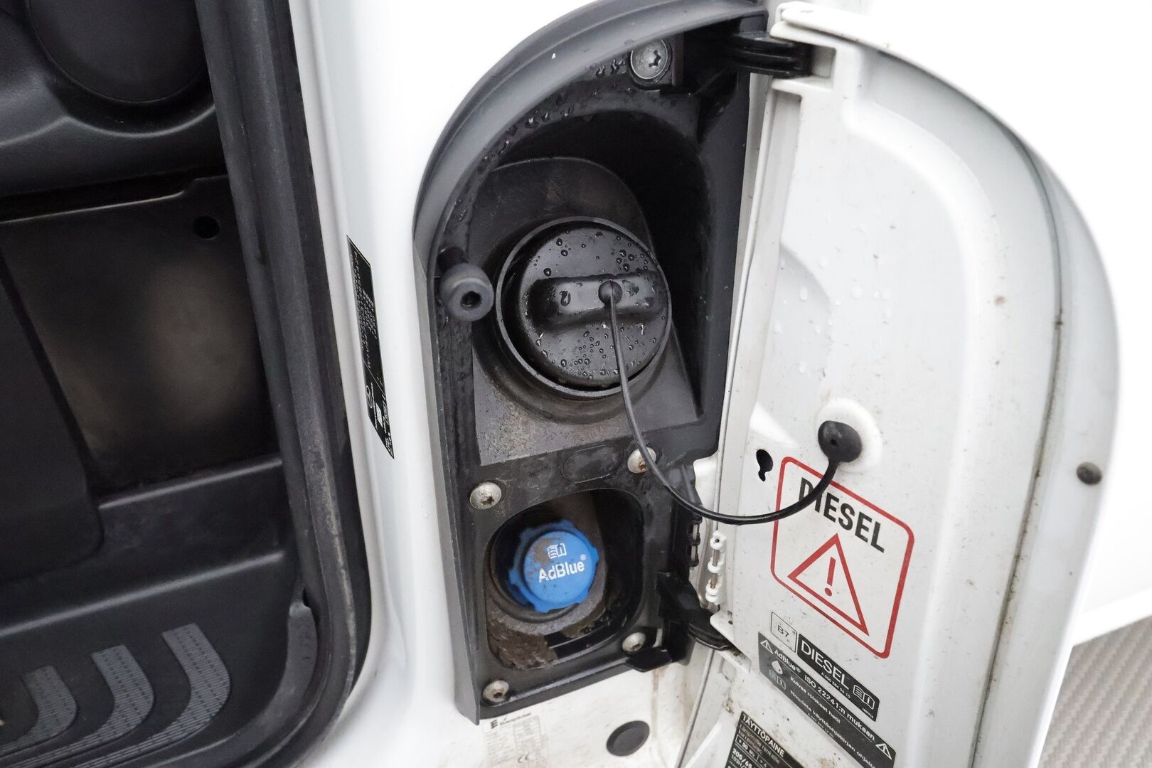 Mercedes-Benz Vito 2022 110CDI FWD-3,05/32K keskipitkä A2 * Vakkari / Webasto / P-Kamera / Vetokoukku / Apple&Android * - Suomi-auto / Kahdet Renkaat - HULLUT AVAJAISHULINAT KORKOTARJOUS 3,29 %