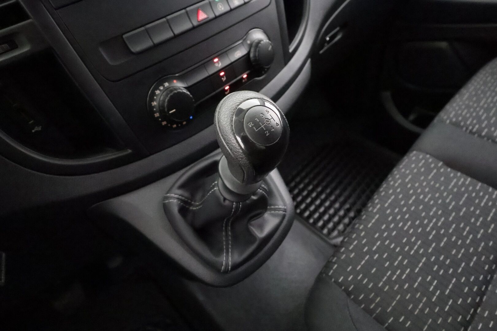 Mercedes-Benz Vito 2022 110CDI FWD-3,05/32K keskipitkä A2 * Vakkari / Webasto / P-Kamera / Vetokoukku / Apple&Android * - Suomi-auto / Kahdet Renkaat - HULLUT AVAJAISHULINAT KORKOTARJOUS 3,29 %