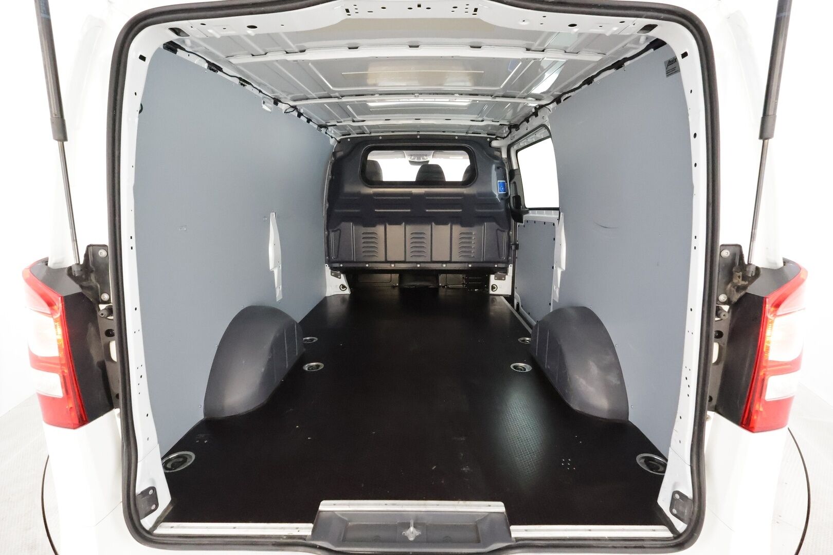 Mercedes-Benz Vito 2022 110CDI FWD-3,05/32K keskipitkä A2 * Vakkari / Webasto / P-Kamera / Vetokoukku / Apple&Android * - Suomi-auto / Kahdet Renkaat - HULLUT AVAJAISHULINAT KORKOTARJOUS 3,29 %