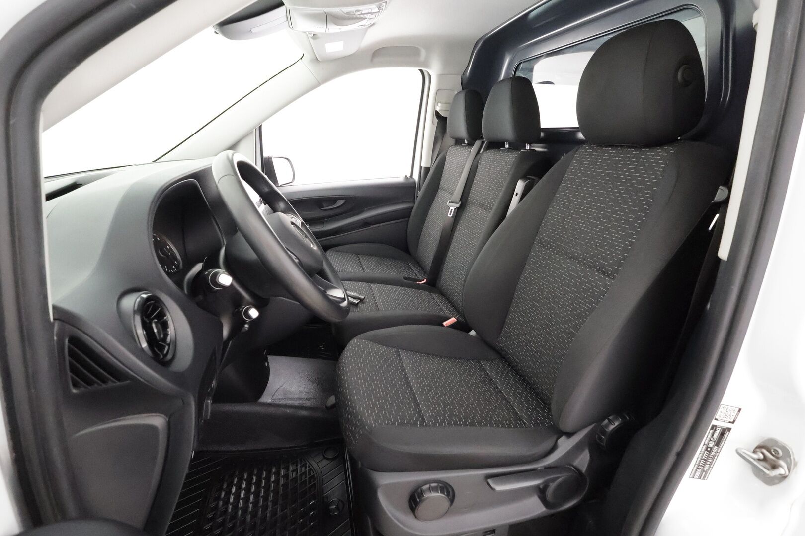 Mercedes-Benz Vito 2022 110CDI FWD-3,05/32K keskipitkä A2 * Vakkari / Webasto / P-Kamera / Vetokoukku / Apple&Android * - Suomi-auto / Kahdet Renkaat - HULLUT AVAJAISHULINAT KORKOTARJOUS 3,29 %