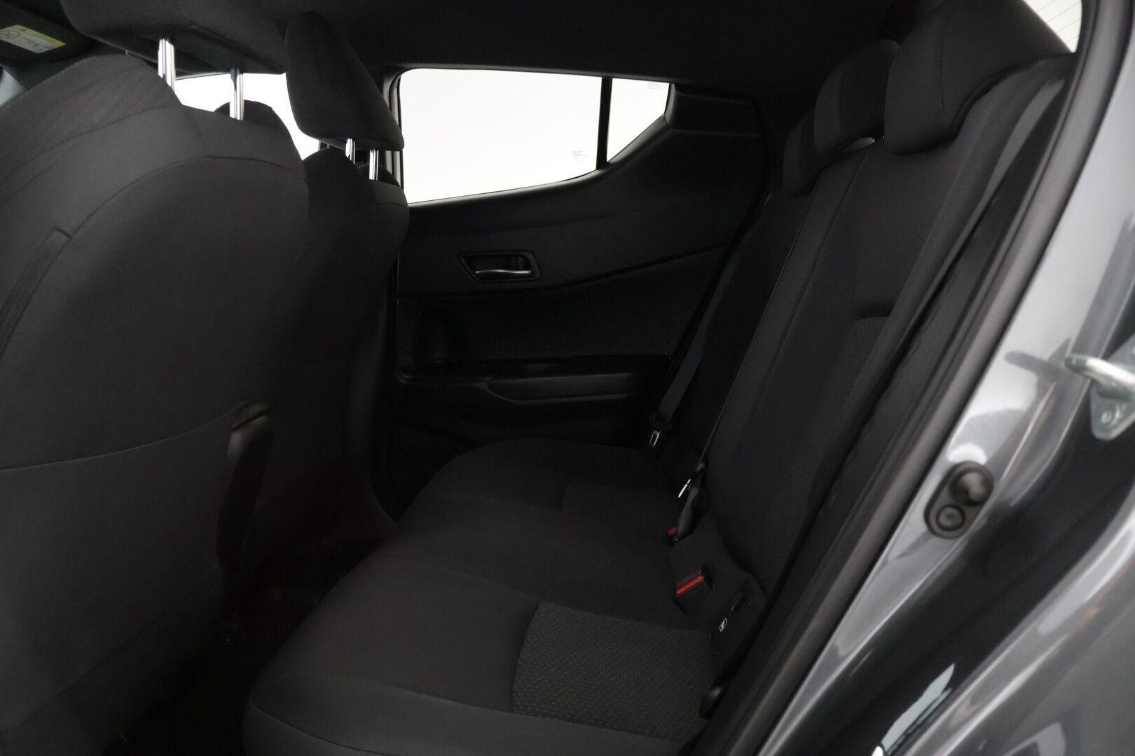 Toyota C-HR 2018 TOYOTA C-HR Viistoperä (AB) 4ov 1798cm3 * / Adapt. Vakkari / Lane-assist / P-kamera / Lohko / Siisti!! / * - Hyvällä pidolla pysynyt / Upea metalliväri & kahdet hyvät renkaat! / 