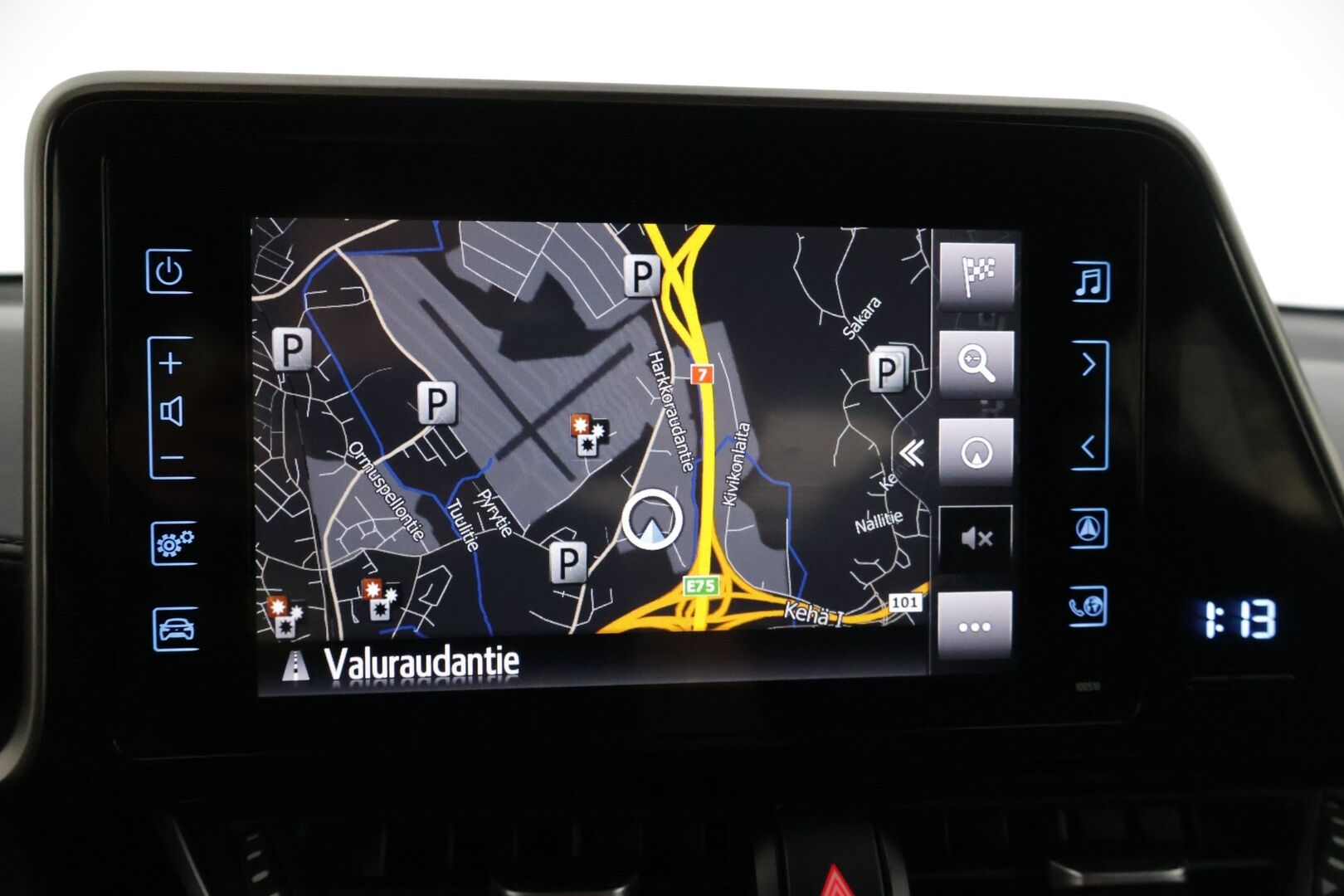 Toyota C-HR 2018 TOYOTA C-HR Viistoperä (AB) 4ov 1798cm3 * / Adapt. Vakkari / Lane-assist / P-kamera / Lohko / Siisti!! / * - Hyvällä pidolla pysynyt / Upea metalliväri & kahdet hyvät renkaat! / 