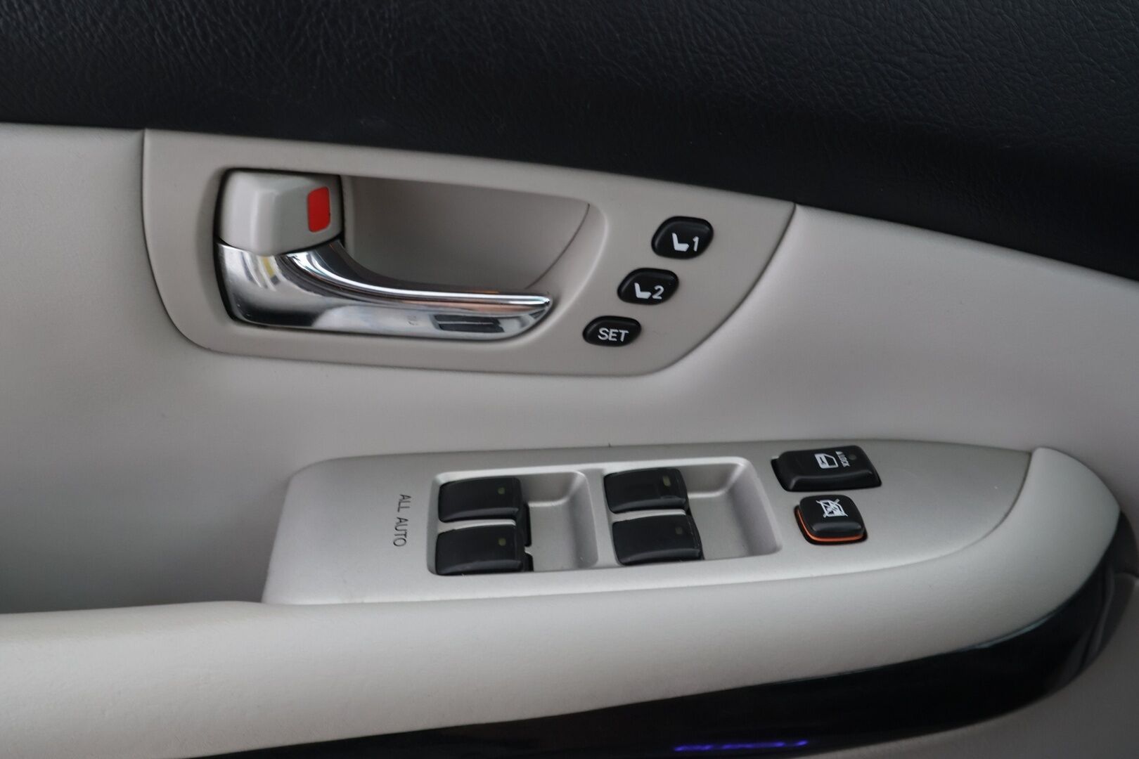 Lexus RX 2008 400h 4WD - | Nahkaverhoilu | Lasikattoluukku | Sähköpenkit muistilla | Näytöt takana | AFS ajovalot | Koukku